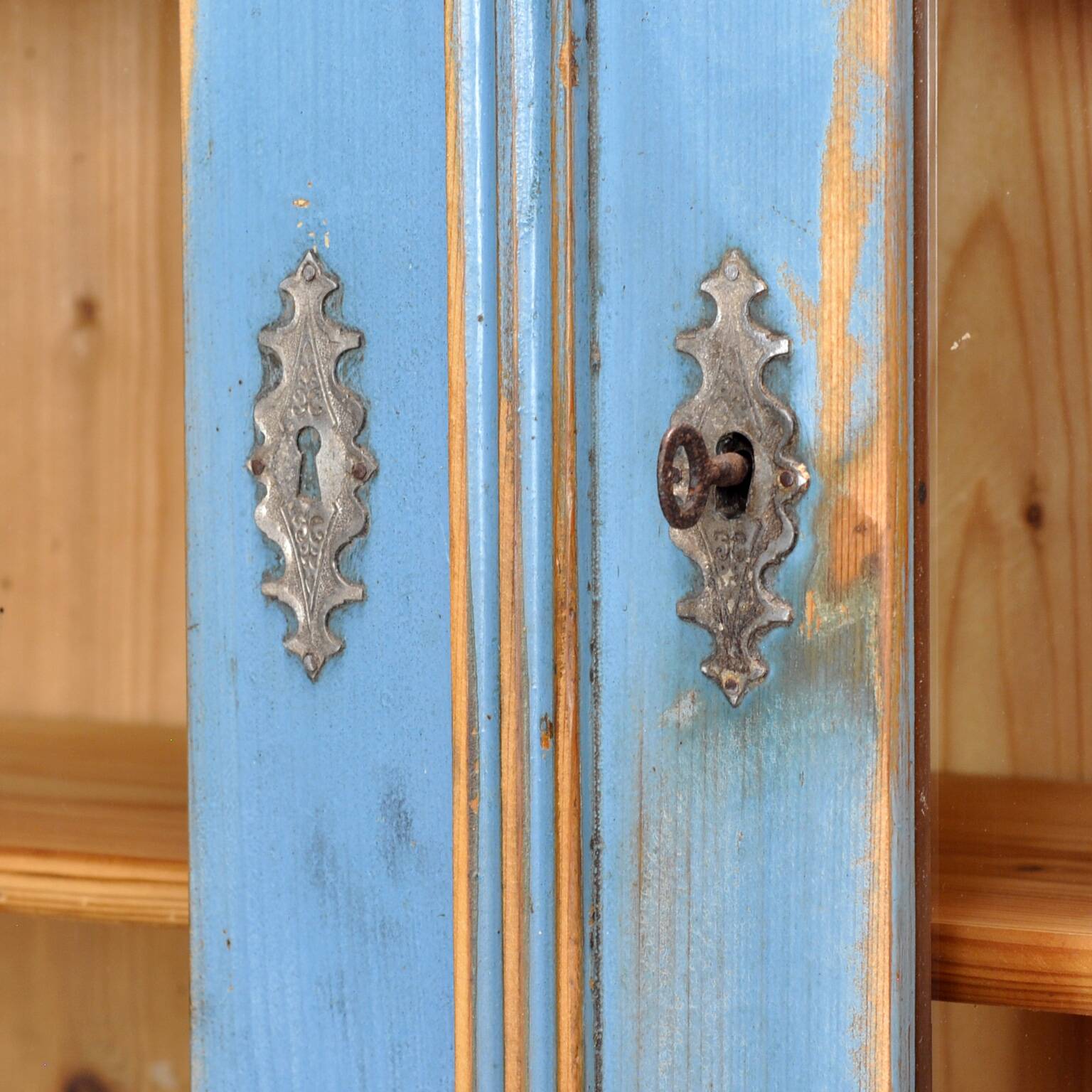 Armoire de cuisine en pin massif, années 1900