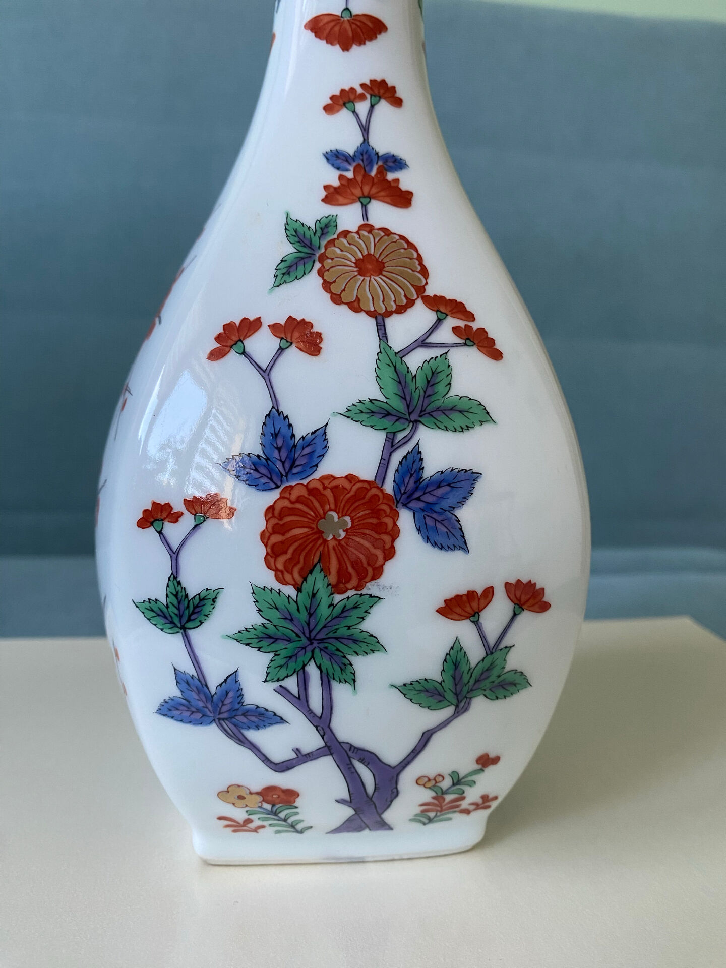 Vintage Japanese Arita porcelain vase – floral decoration H25cm