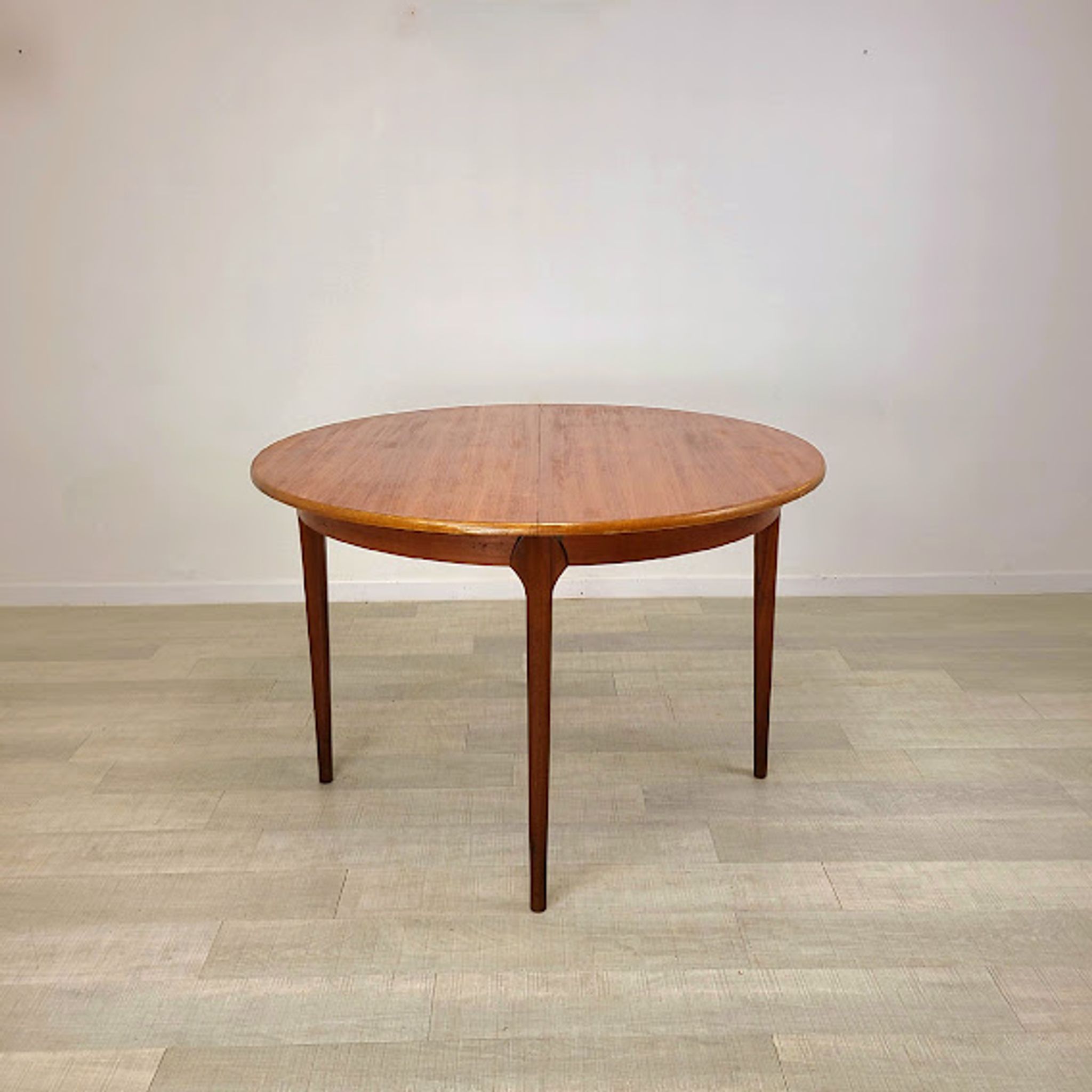 Round dining table McIntosh teak design Scandinavian 50s vintage