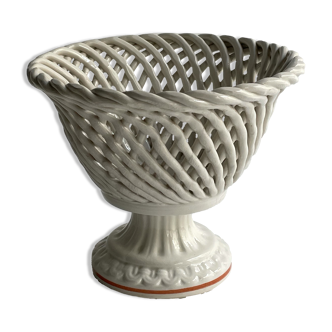 Cut in braided earthenware. Perfect condition.