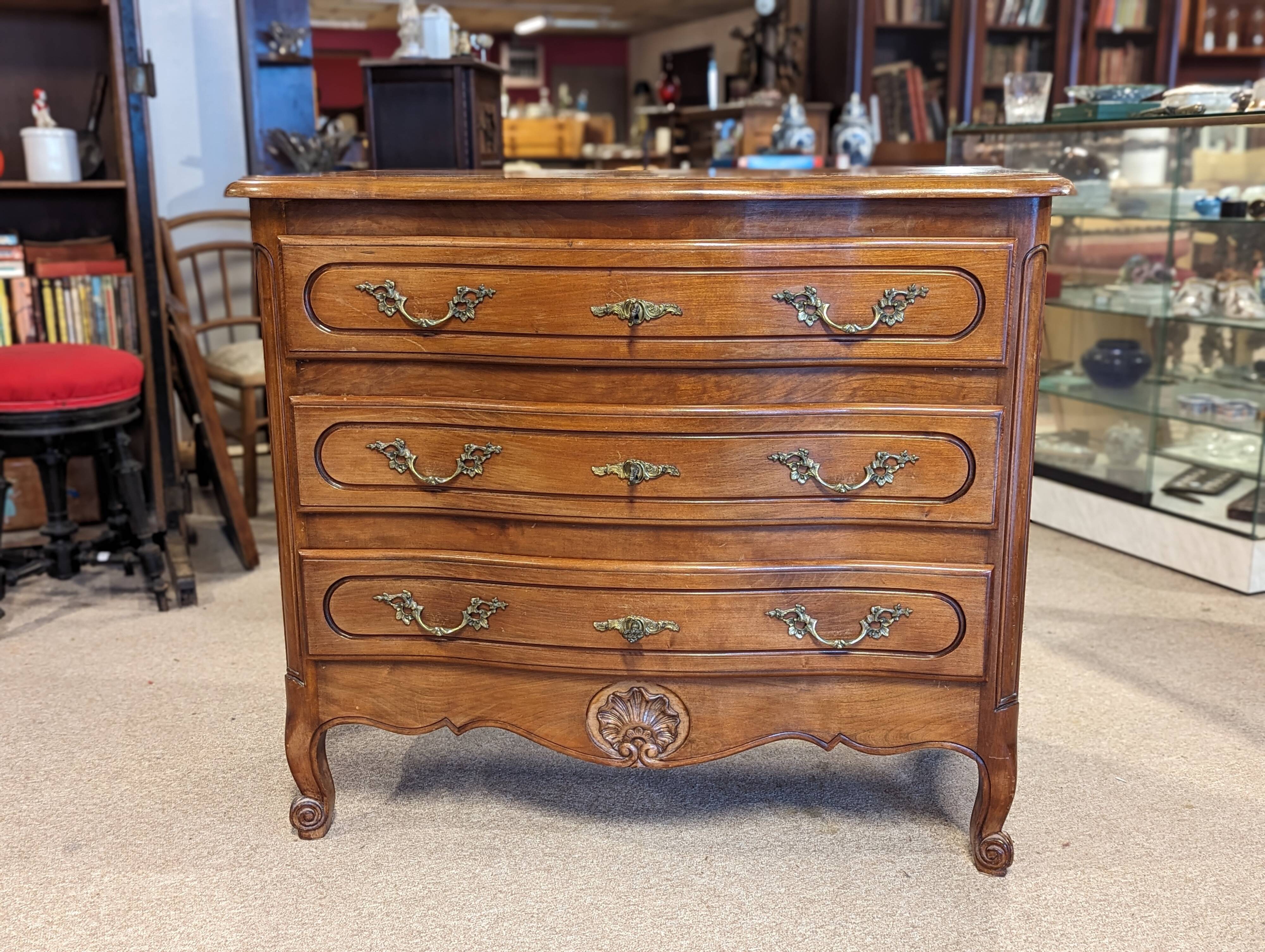 Commode de style louis xv