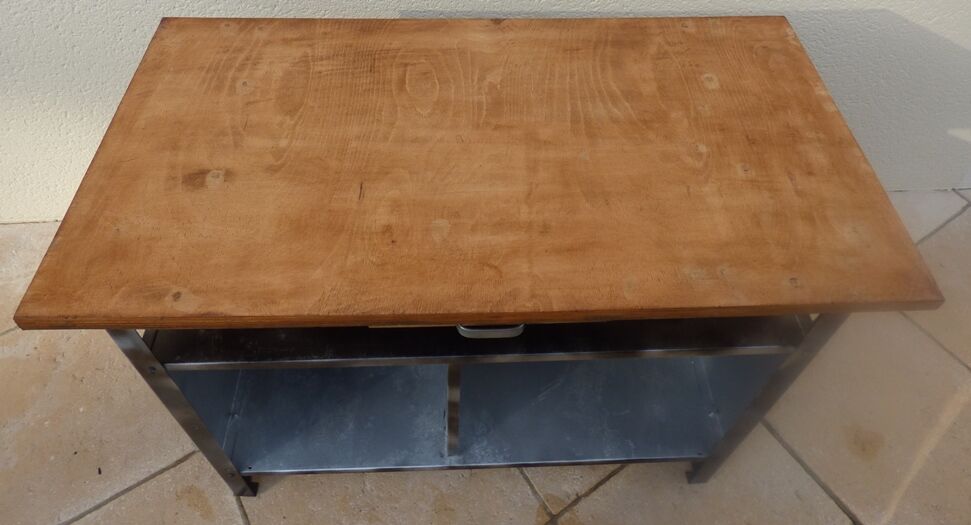 Industrial furniture in metal and wood for bathroom or TV stand