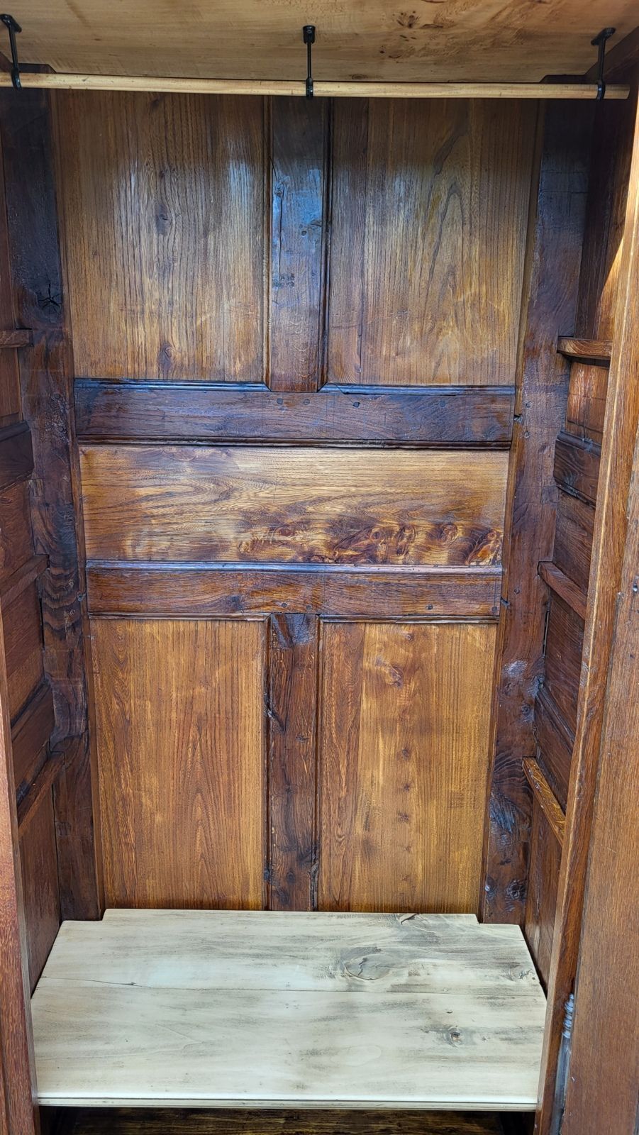 Large "Standing Man" in solid oak from the 18th century