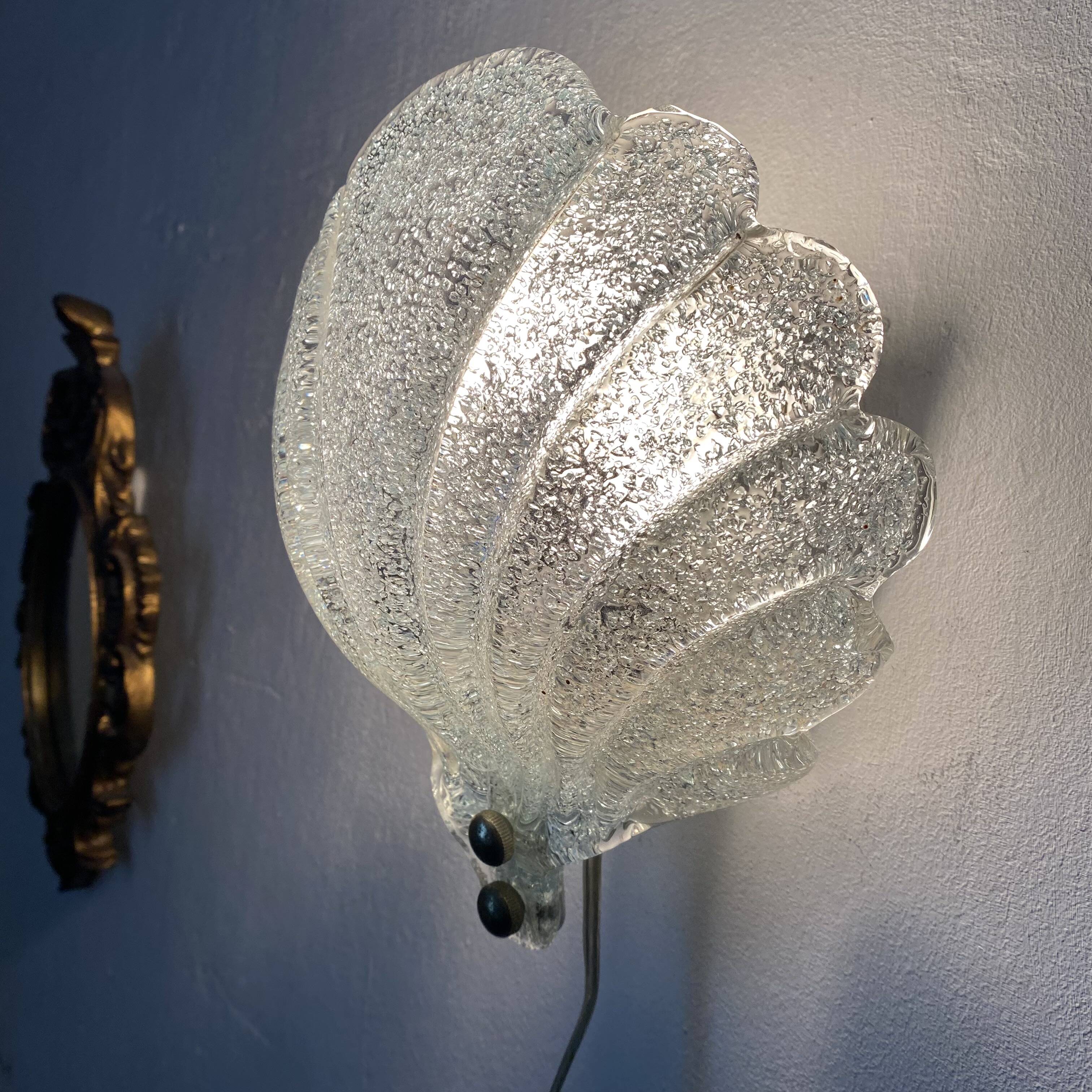 Wall light shell in glass and brass, 1970s-80s.