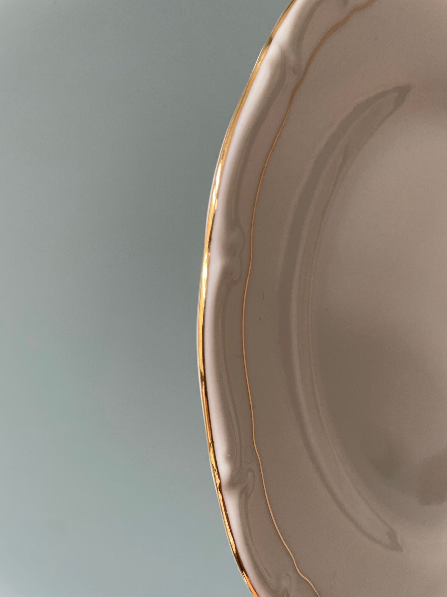 Series of 12 dessert plates in fine bohemian porcelain