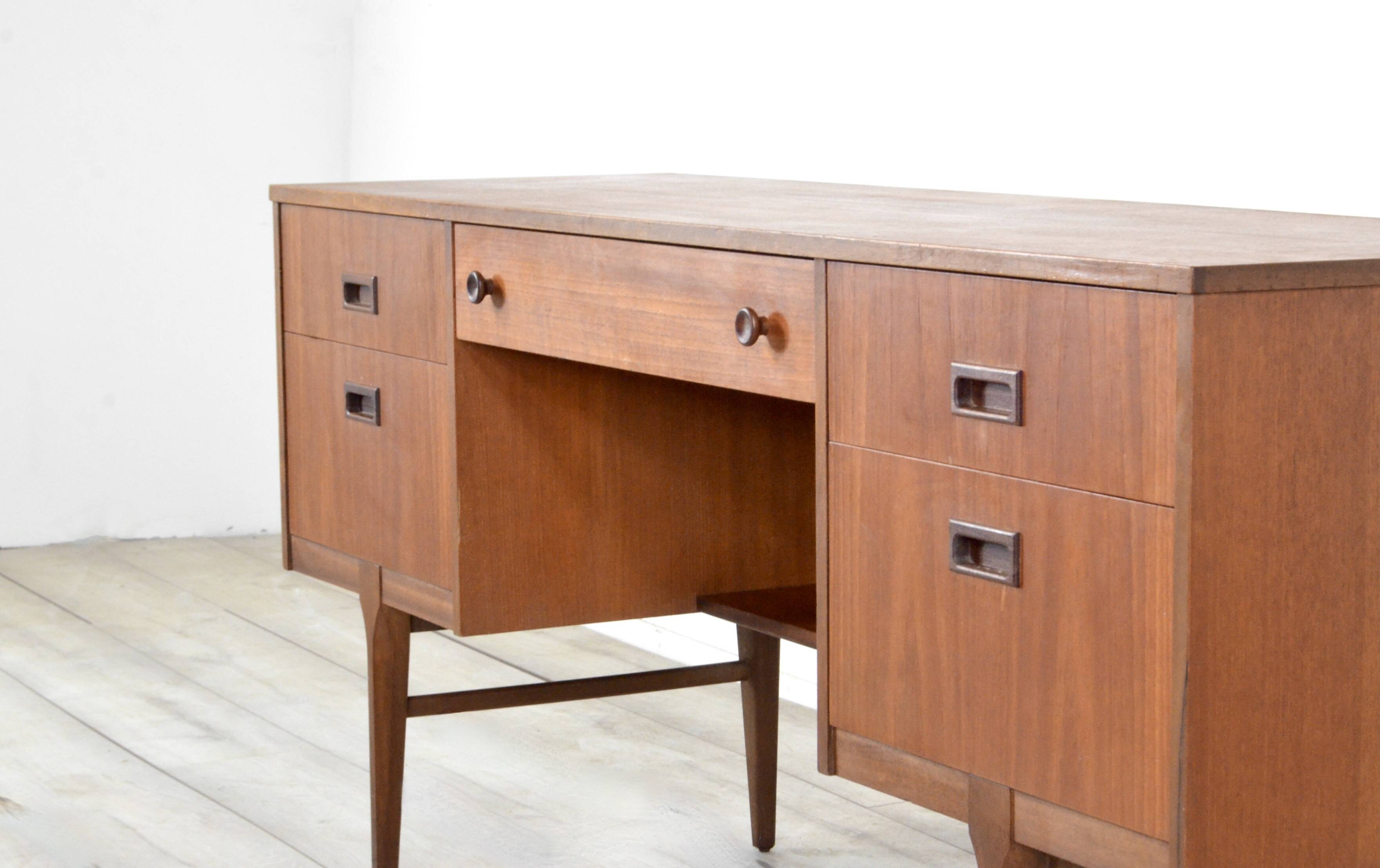 Bureau en teck danois du milieu du siècle, coiffeuse, tiroirs, buffet. Livraison. Vin
