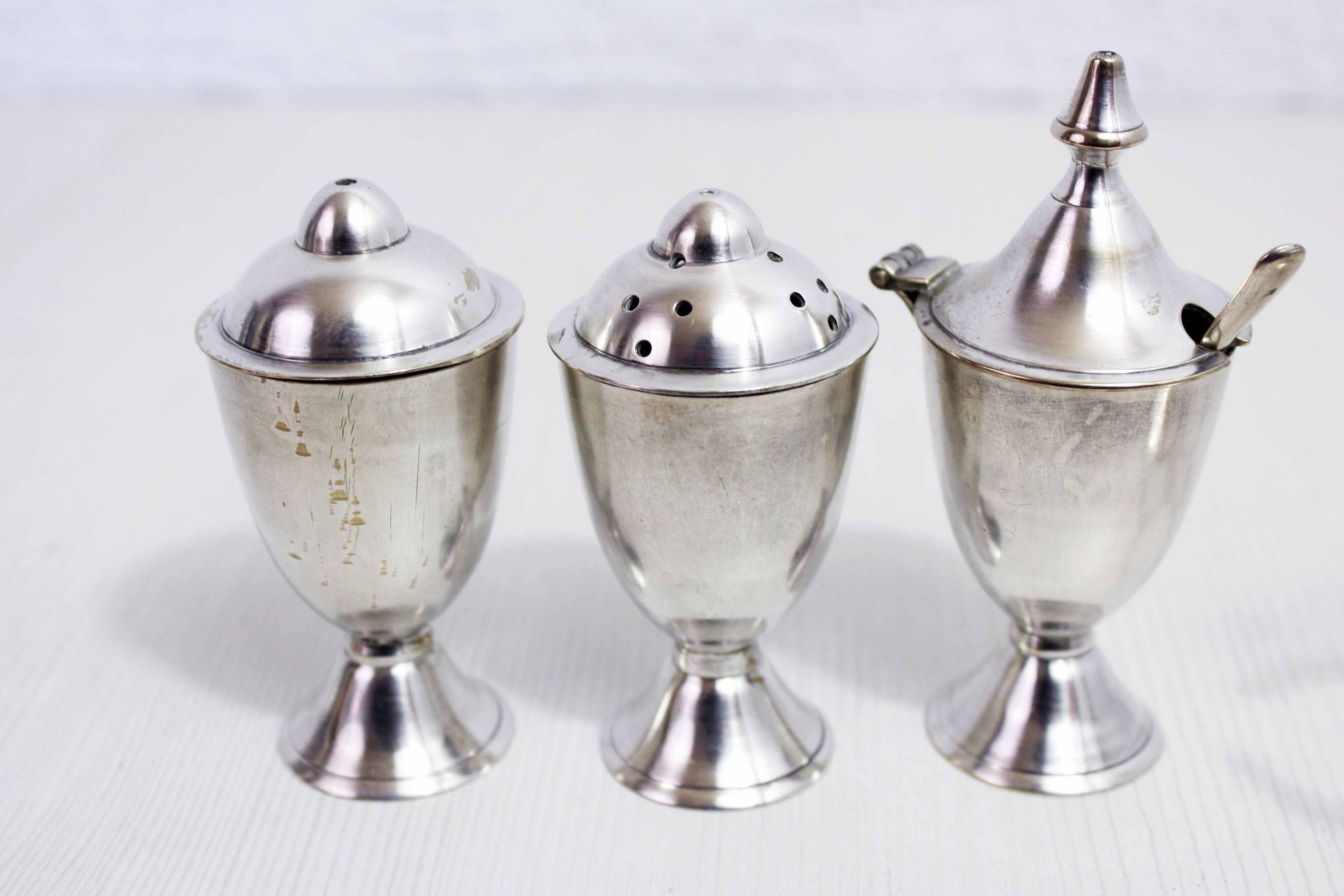 Salt and pepper set in silver metal 1930