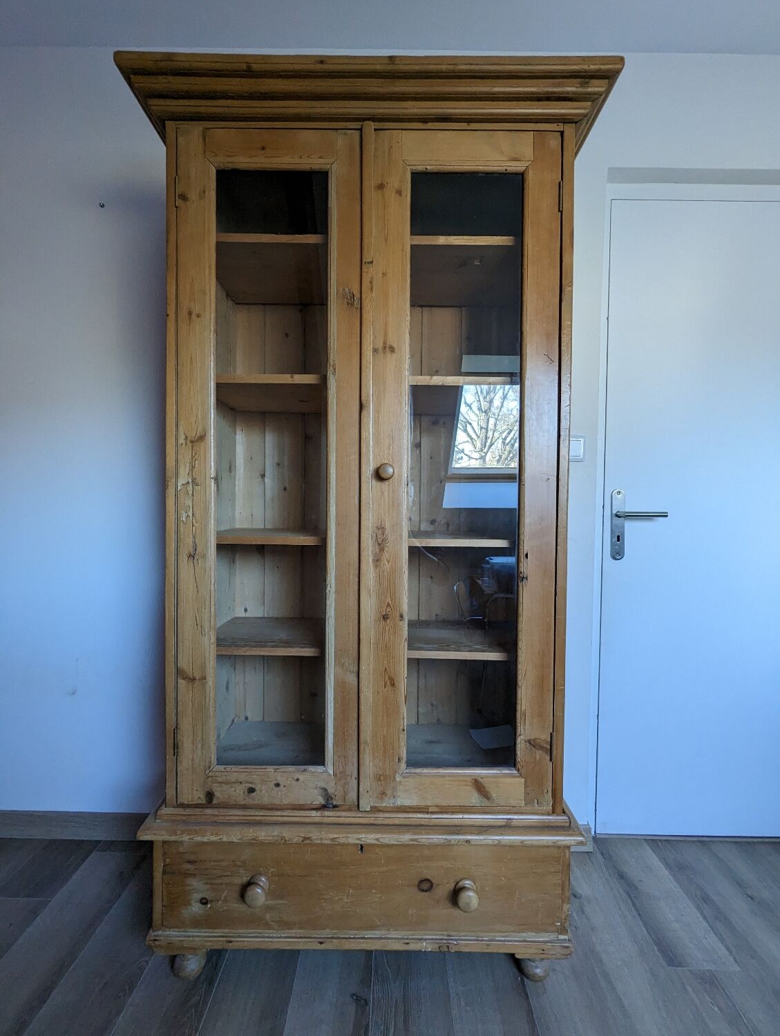 Glass cabinet