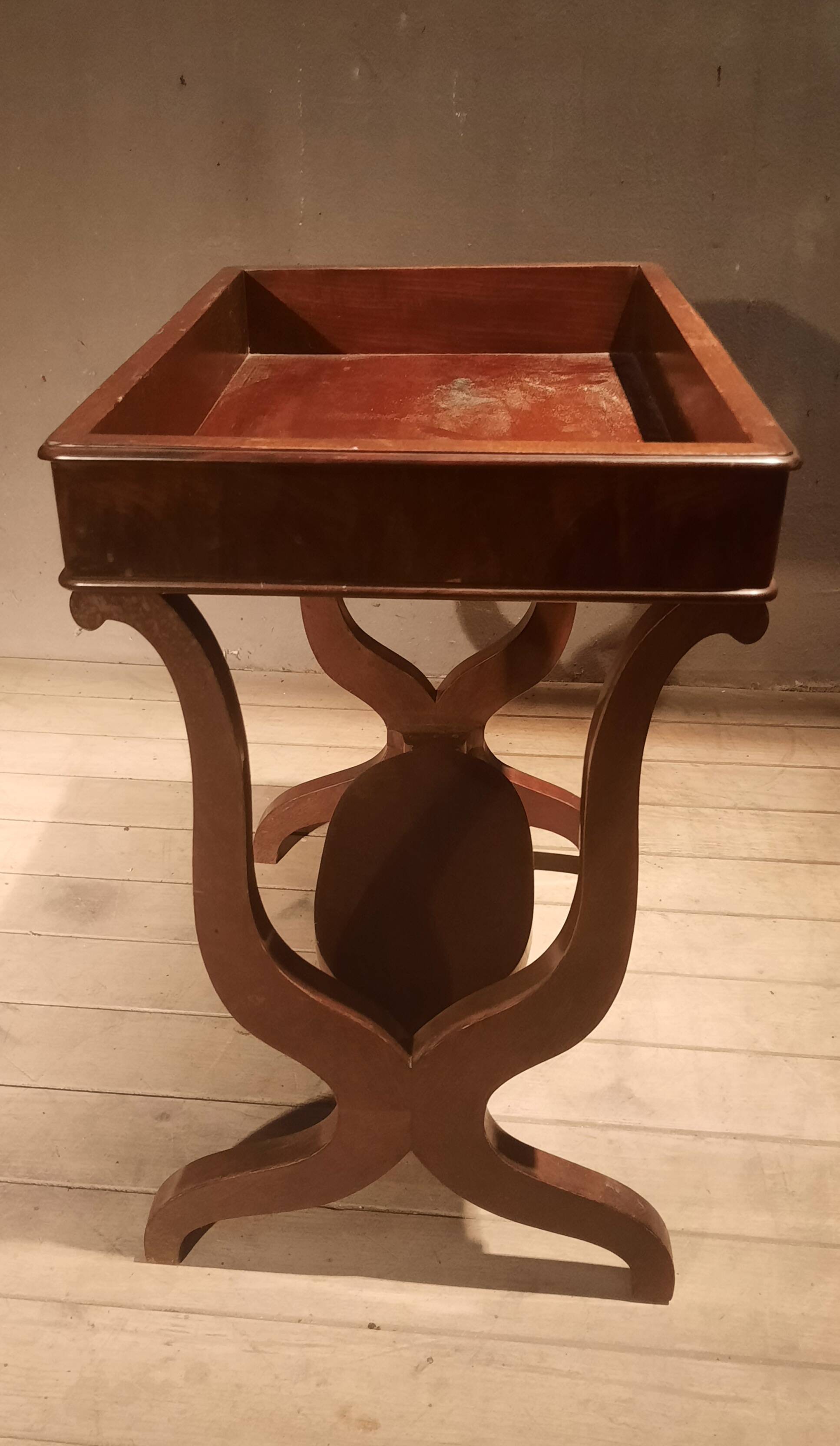 Table d appoin à cuvette t en acajou