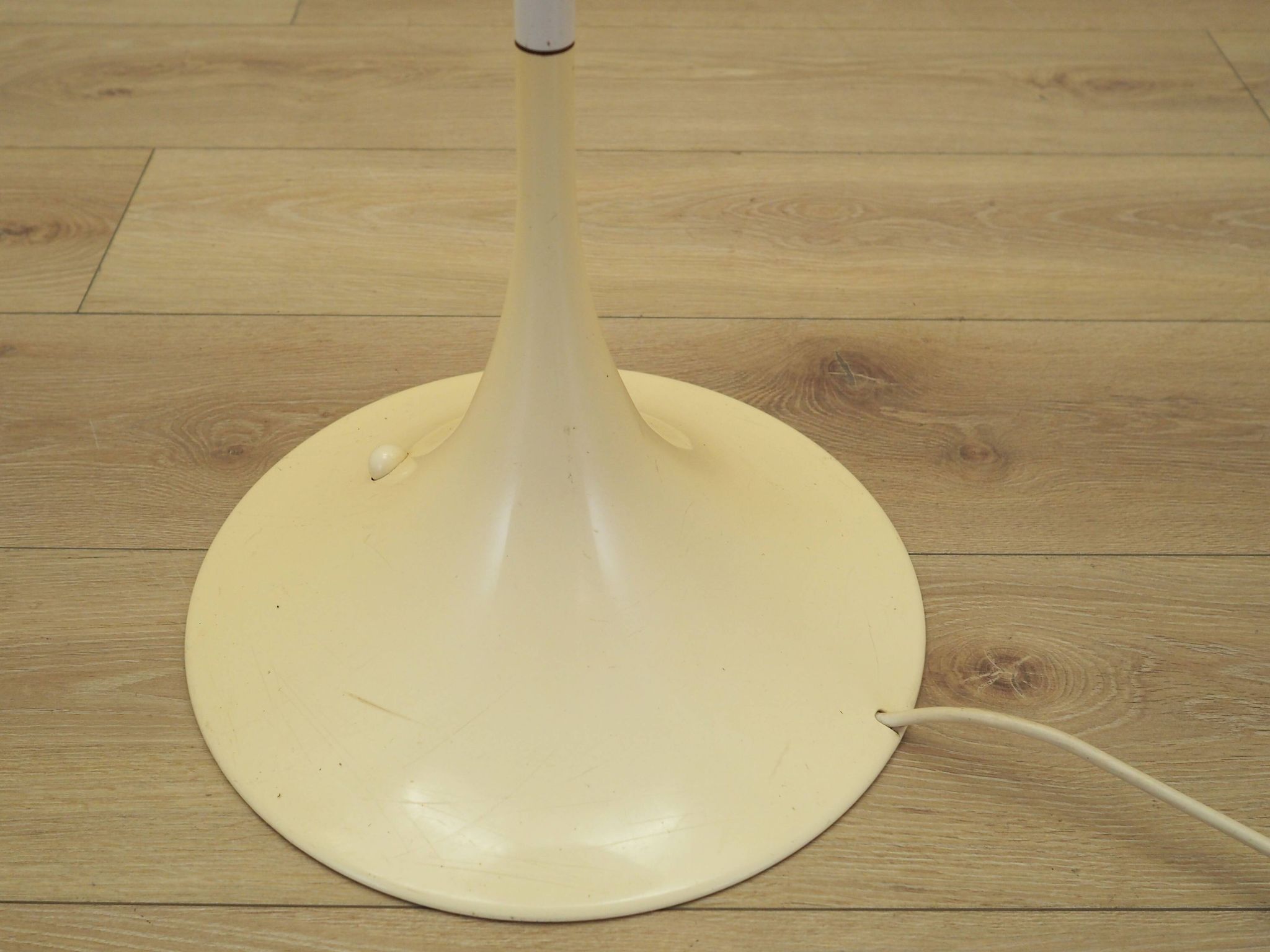 Floor lamp Panthella, Danish design, 1970s, manufacturer: Louis Poulsen, de