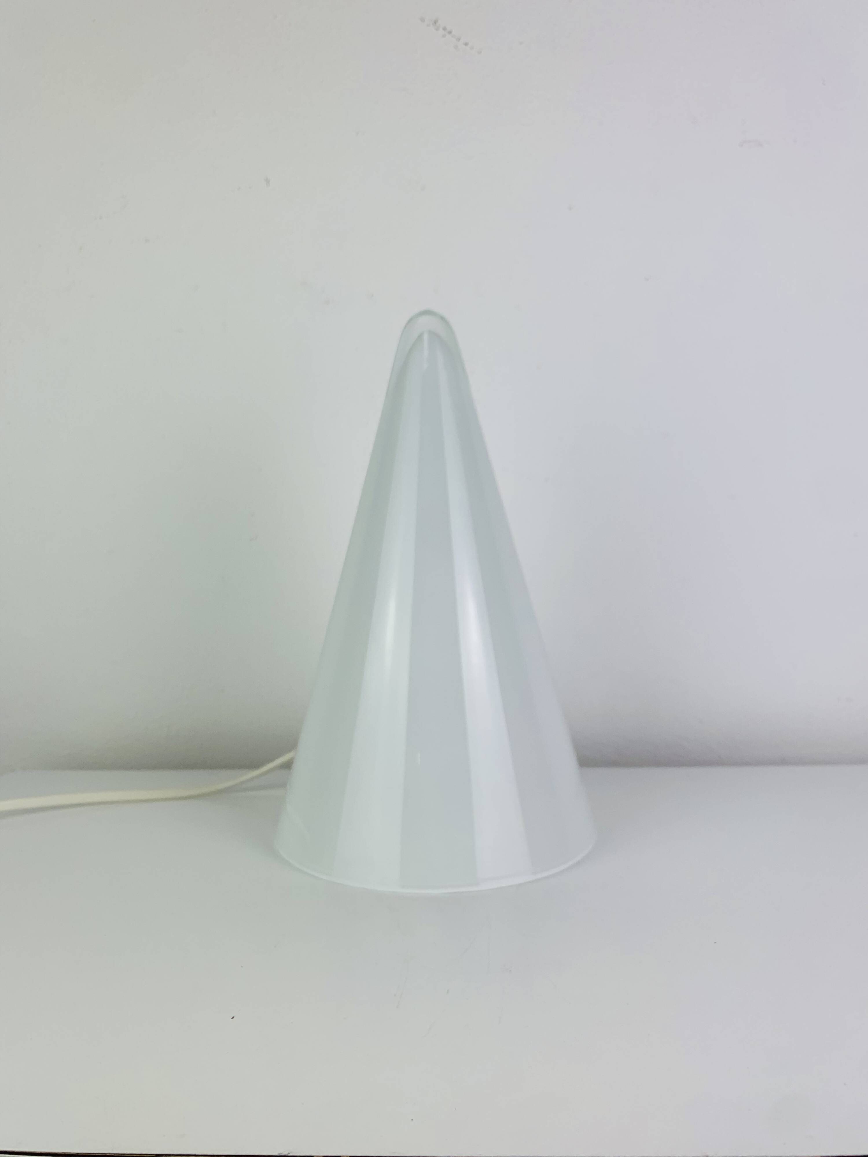 Lampe conique Teepee SCE, verre blanc, design