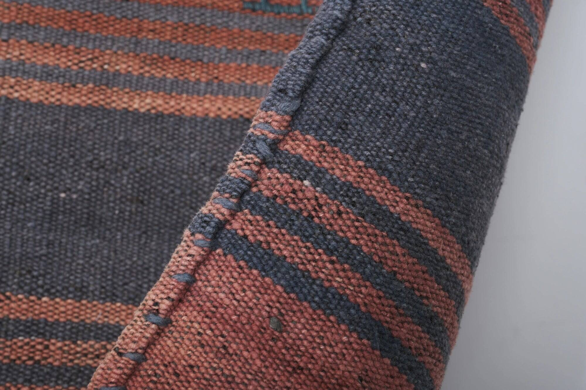 Vintage Turkish kilim, handwoven, 120x286 cm.