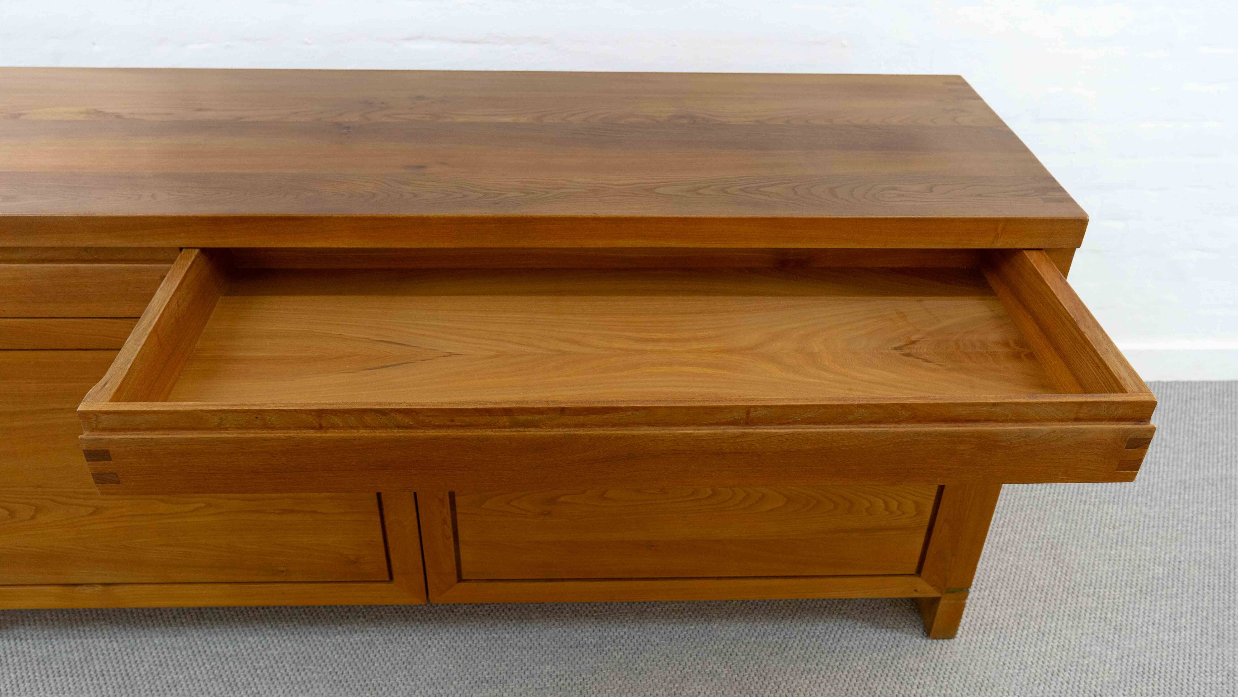 Sideboard R08 de Pierre Chapo en orme massif