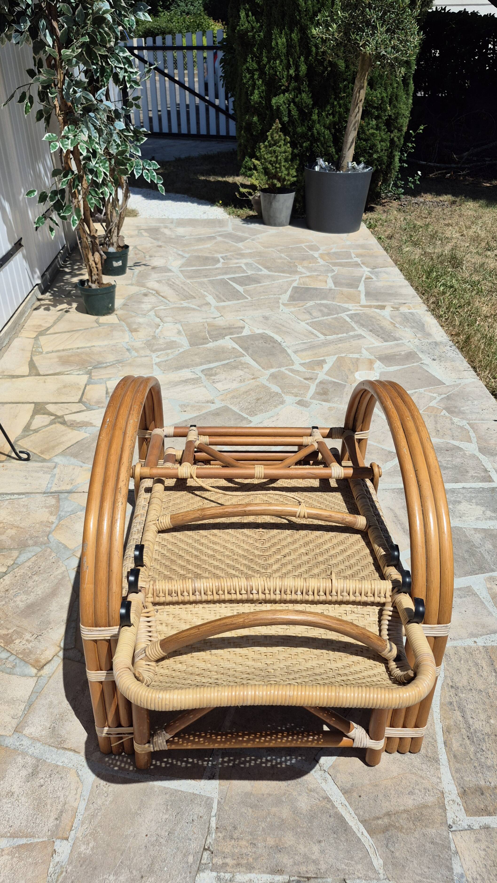 Vintage rattan and bamboo chaise longue, circa 1960s Italy.