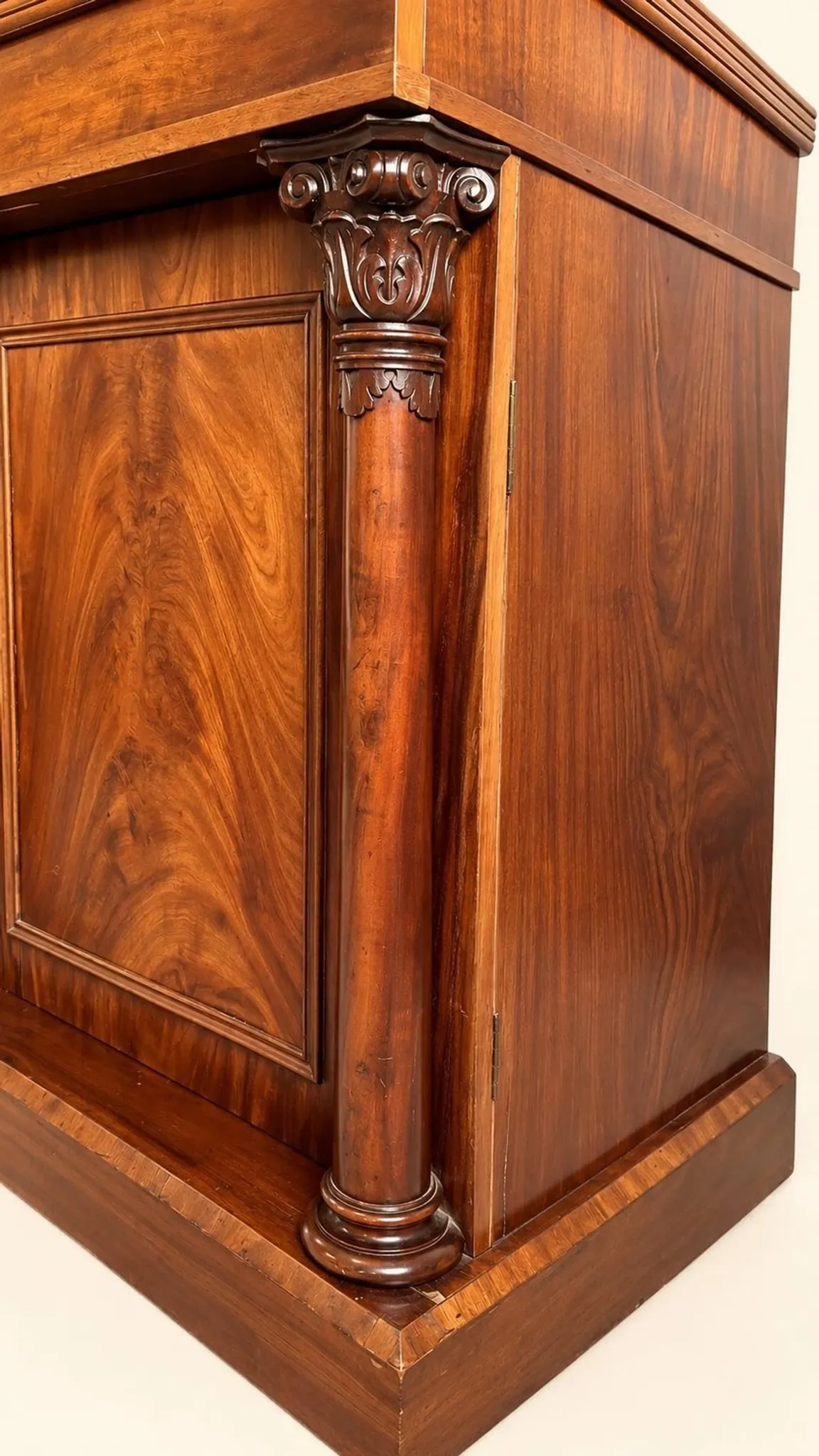 Large buffet in flame mahogany, William IV / Regency columns.