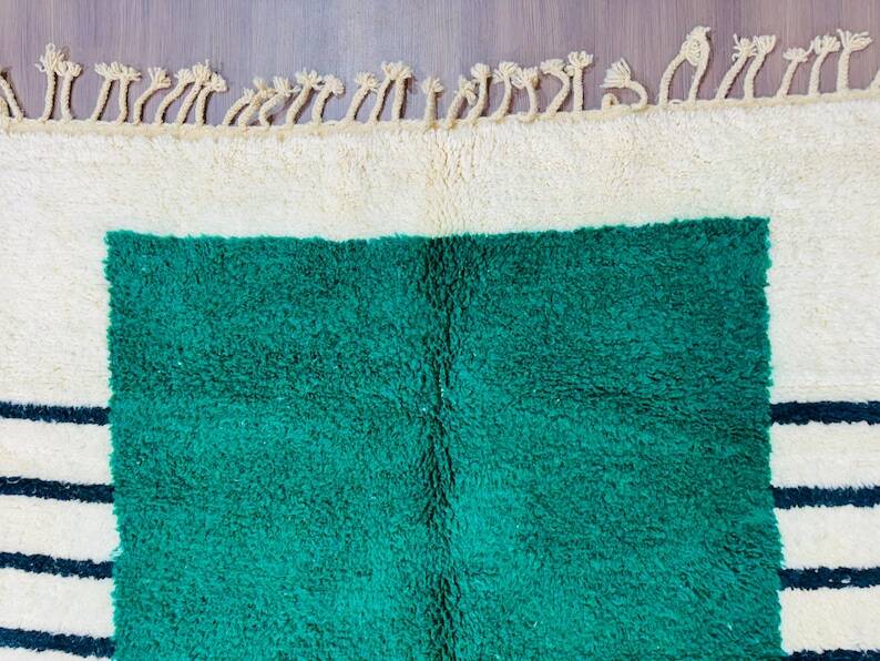 Traditional hand-woven Beni Mrirt rug, size 150 x 250 cm
