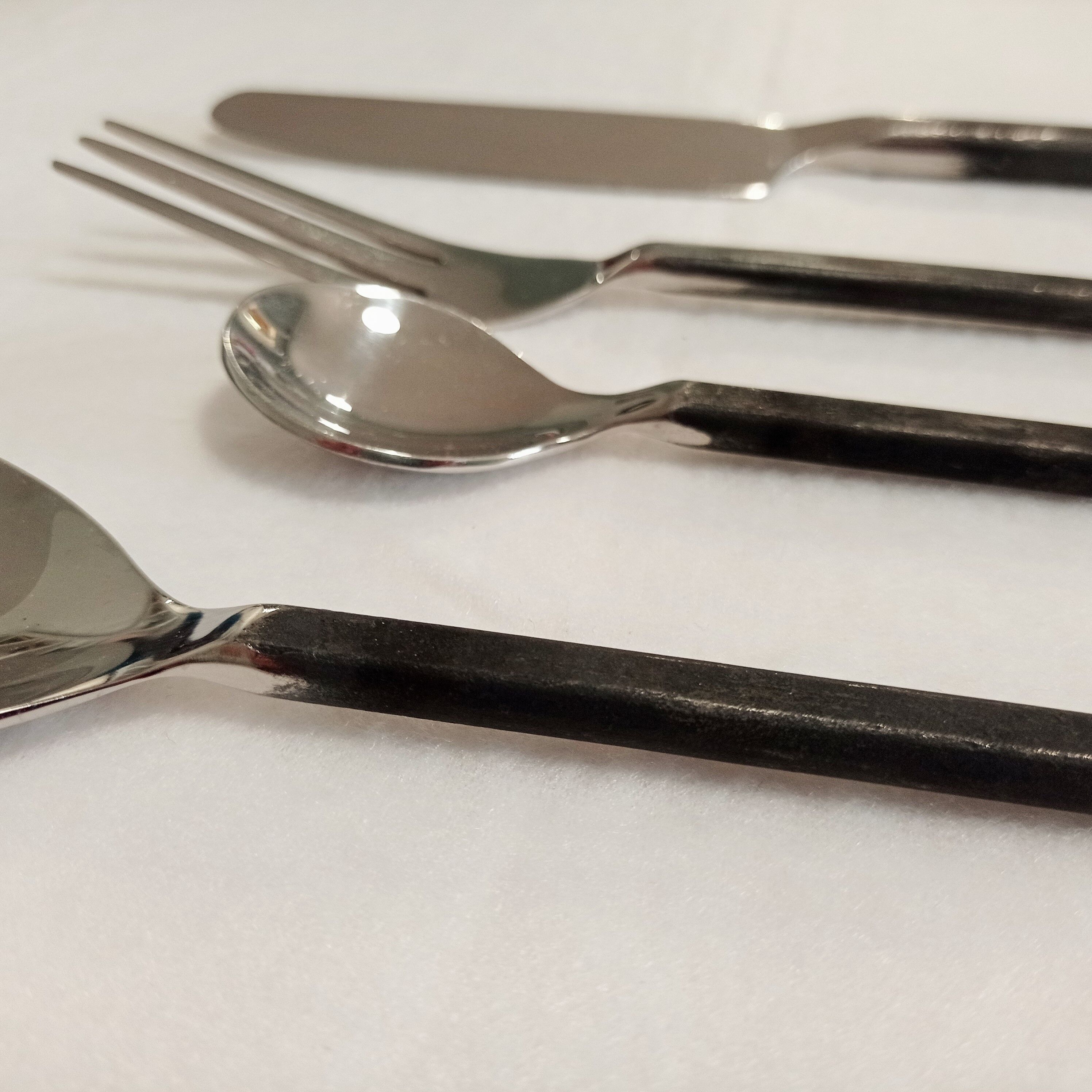 Cutlery set 24 pieces in hammered steel