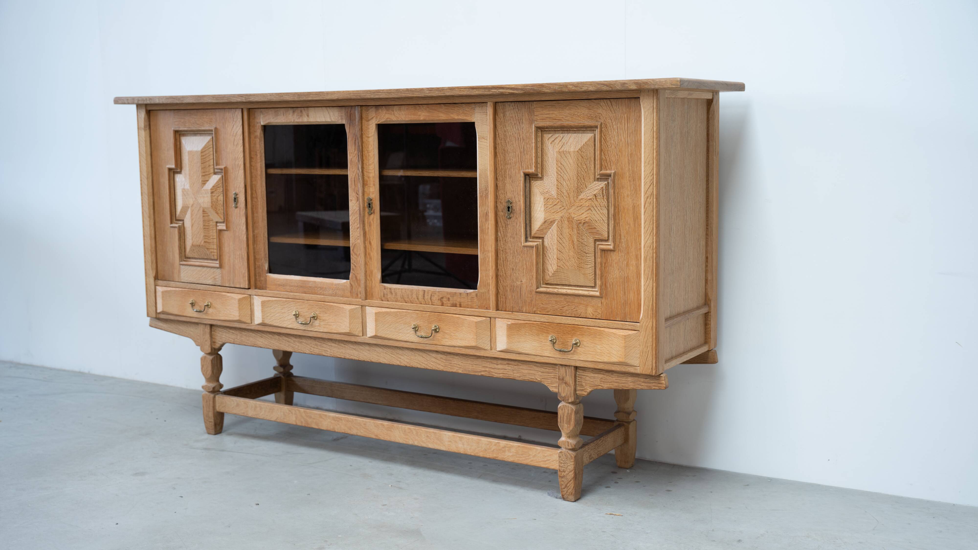 Buffet haut en chêne scandinave par Kjaernulf