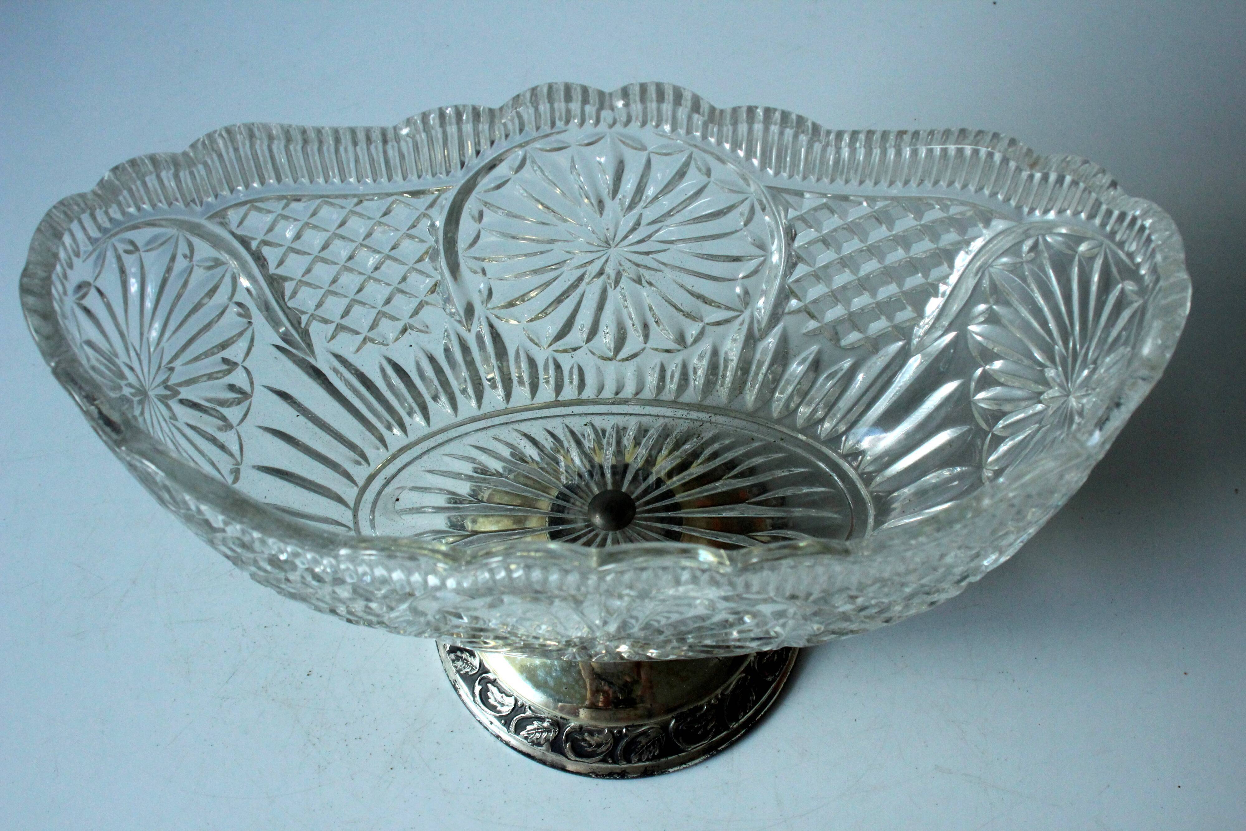 Bol de service Art Déco des années 1930, bol de fruits en verre dépression avec un pied plaqué argent