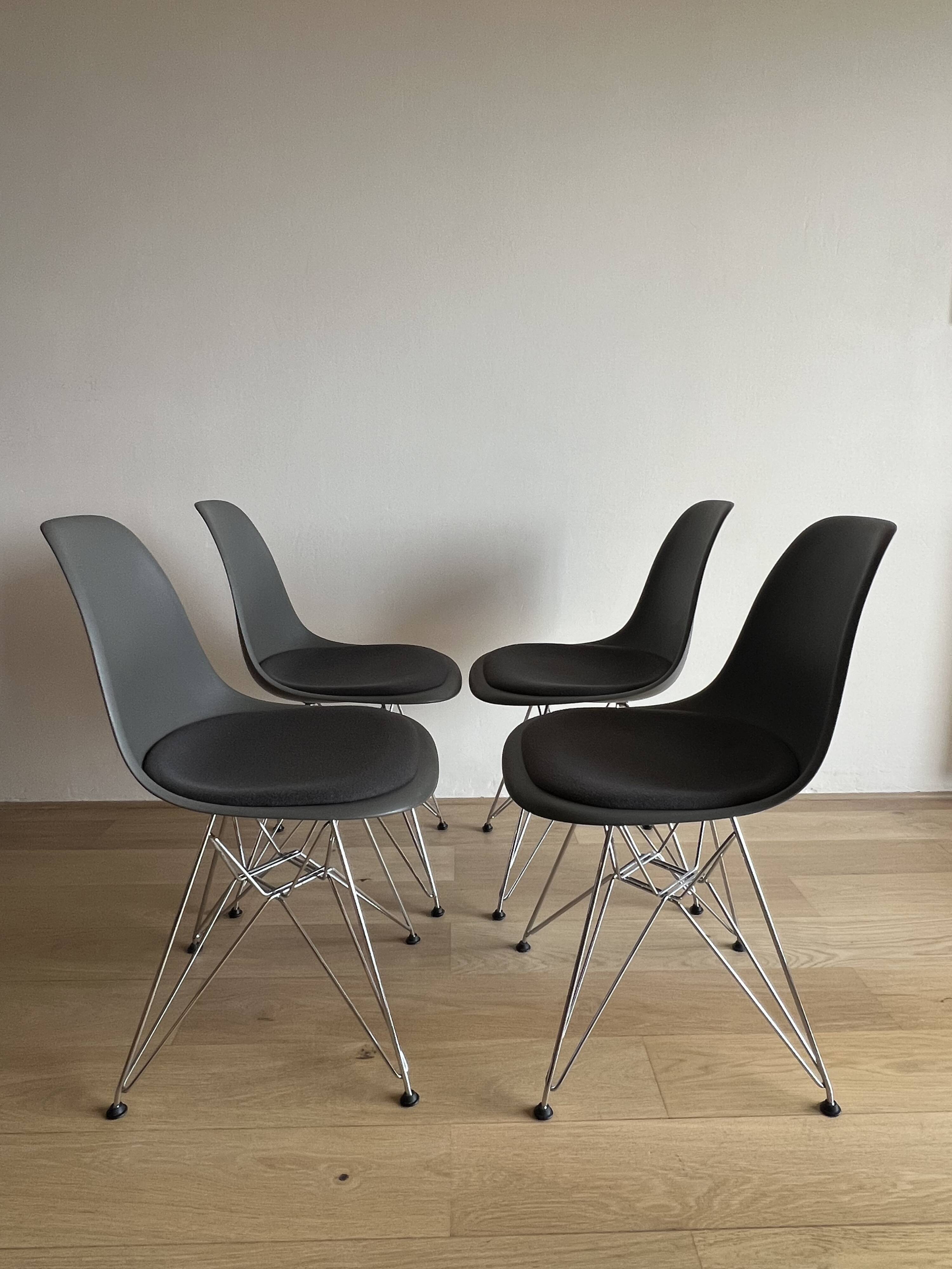 Lot of 4 original Eames DSR chairs by Vitra – with cushion.
