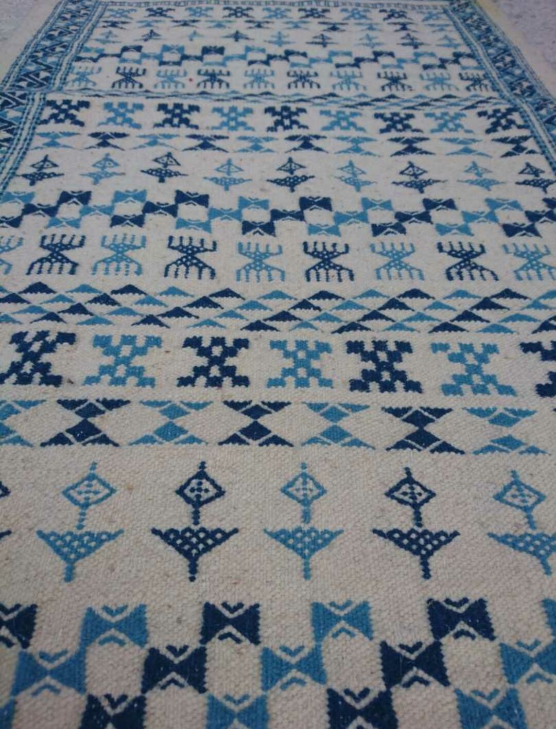 Berber carpet, white and blue 125 x 80 cm