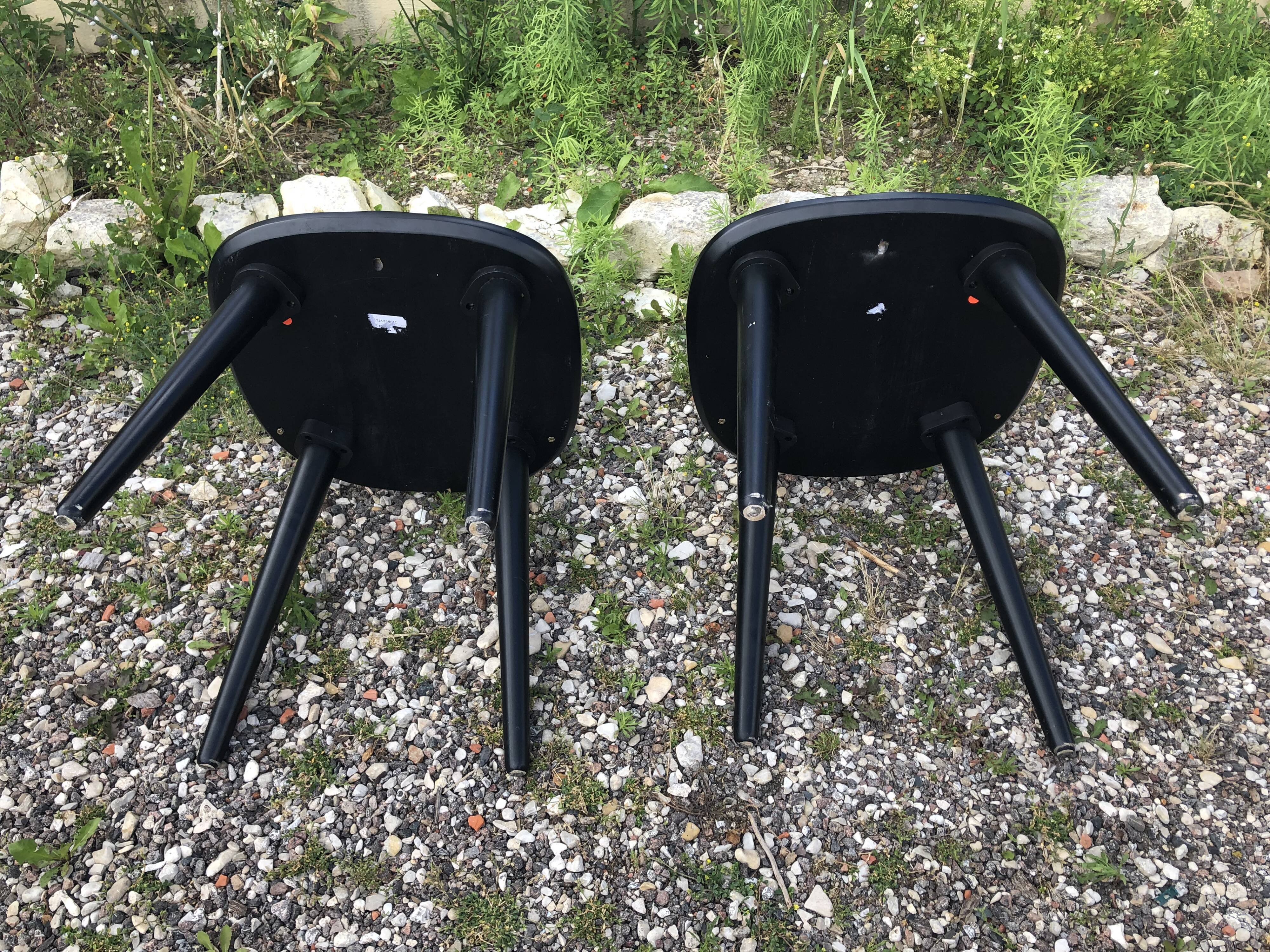Pair chairs