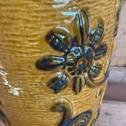 Vase West Germany en céramique - décor floral en relief