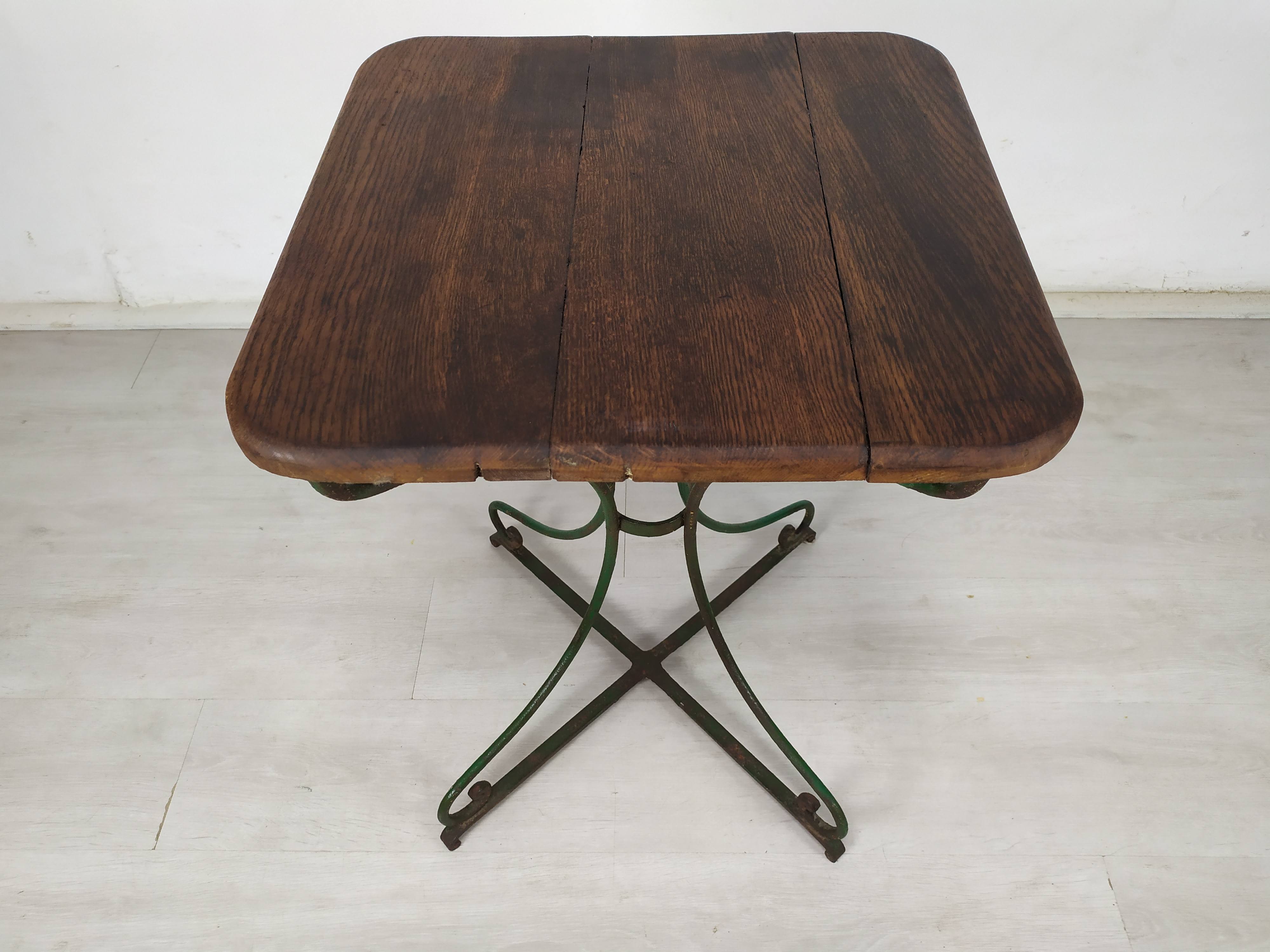 Garden pedestal table metal wood