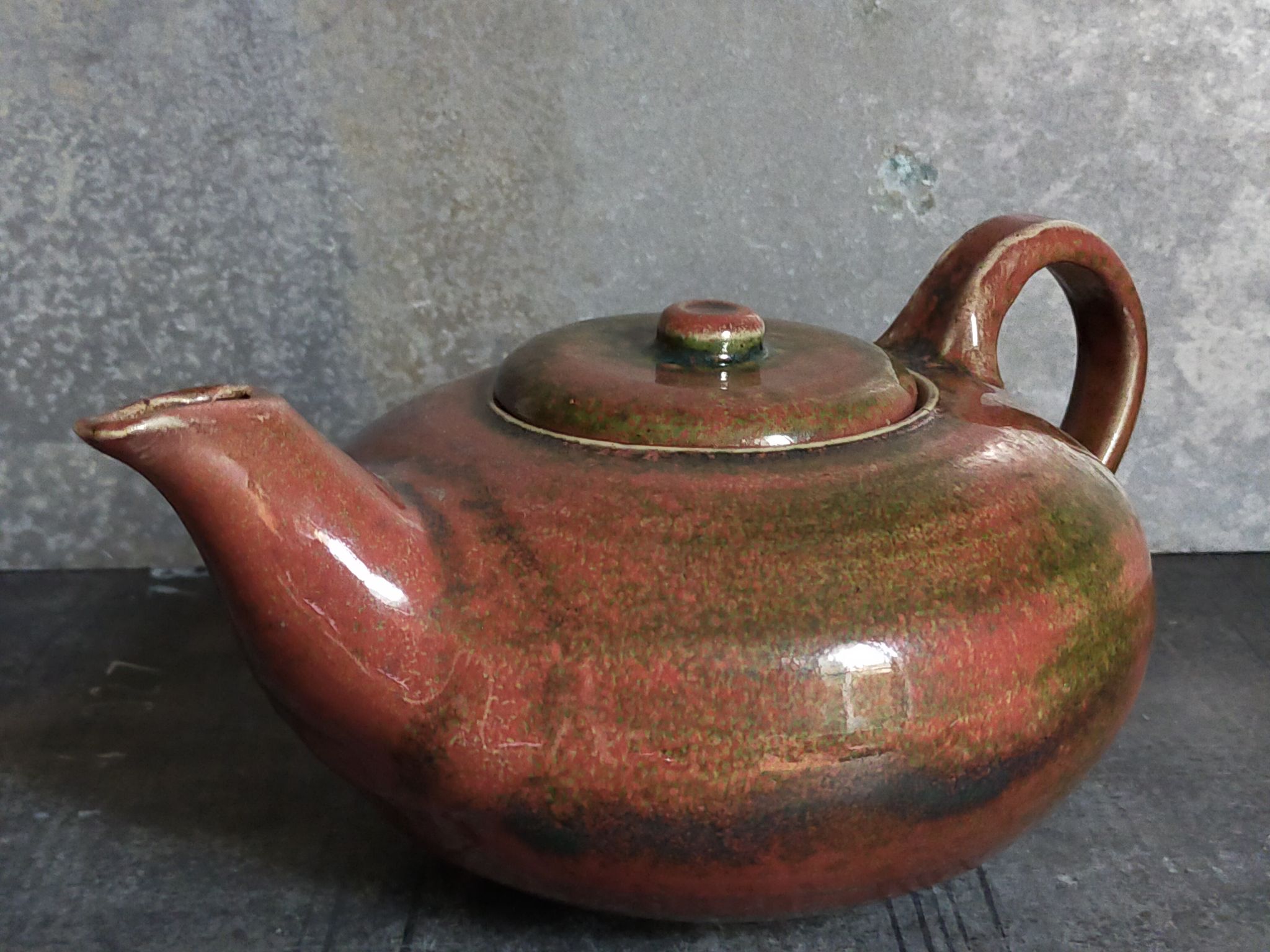 Théière de potier en grès émaillé vintage