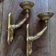 Paire d’appliques murales bronze bras tendus mains