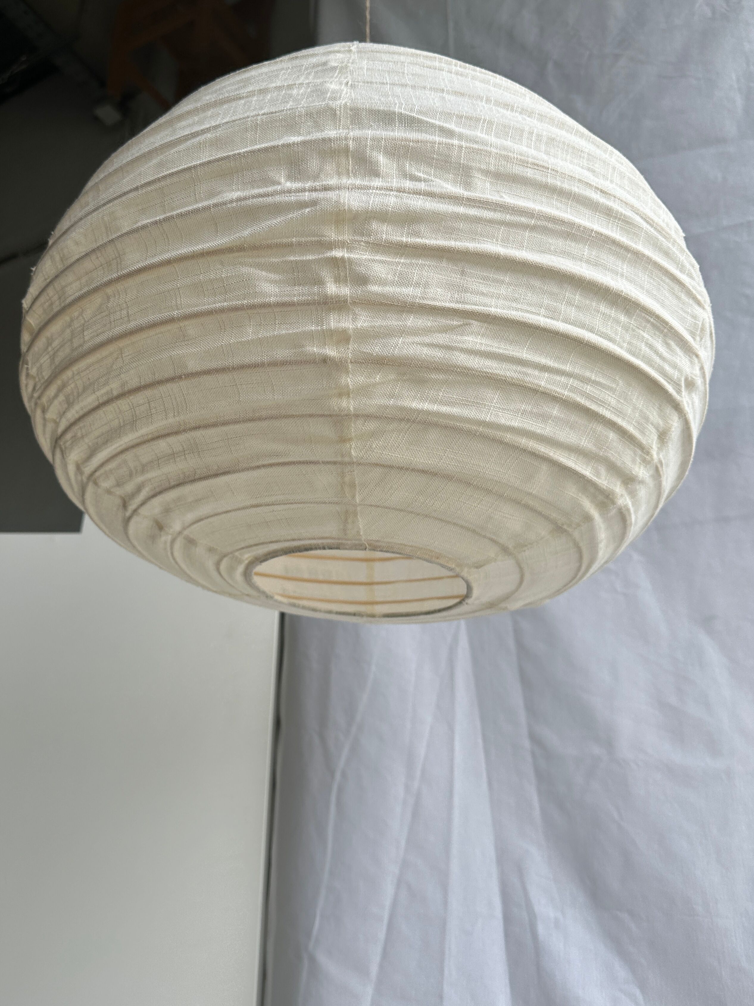 Suspension in rattan and natural japanese linen in the shape of a drop