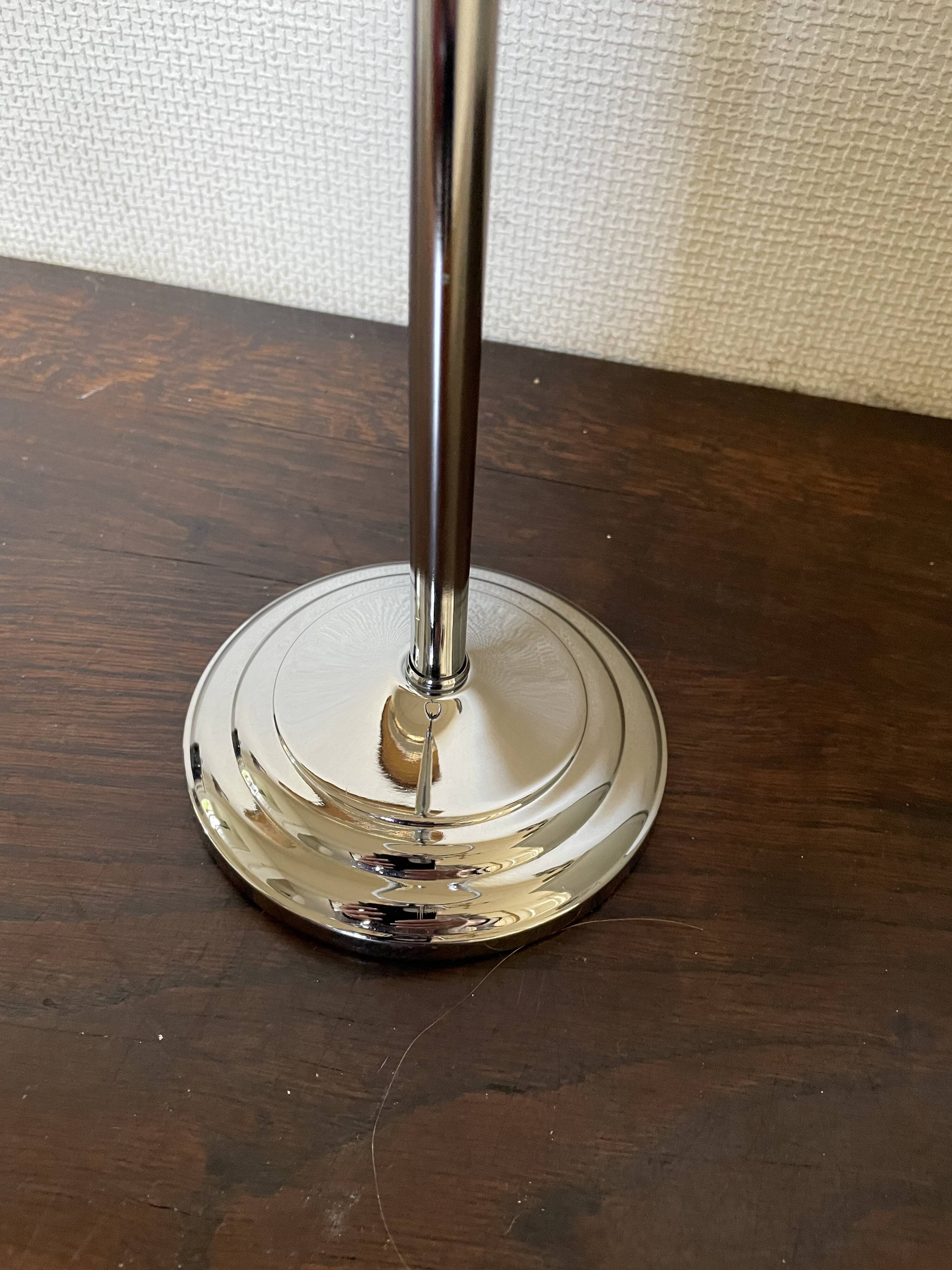 Chrome countertop towel rack