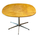 Dining table with 6-star base by Arne Jacobsen for Fritz Hansen