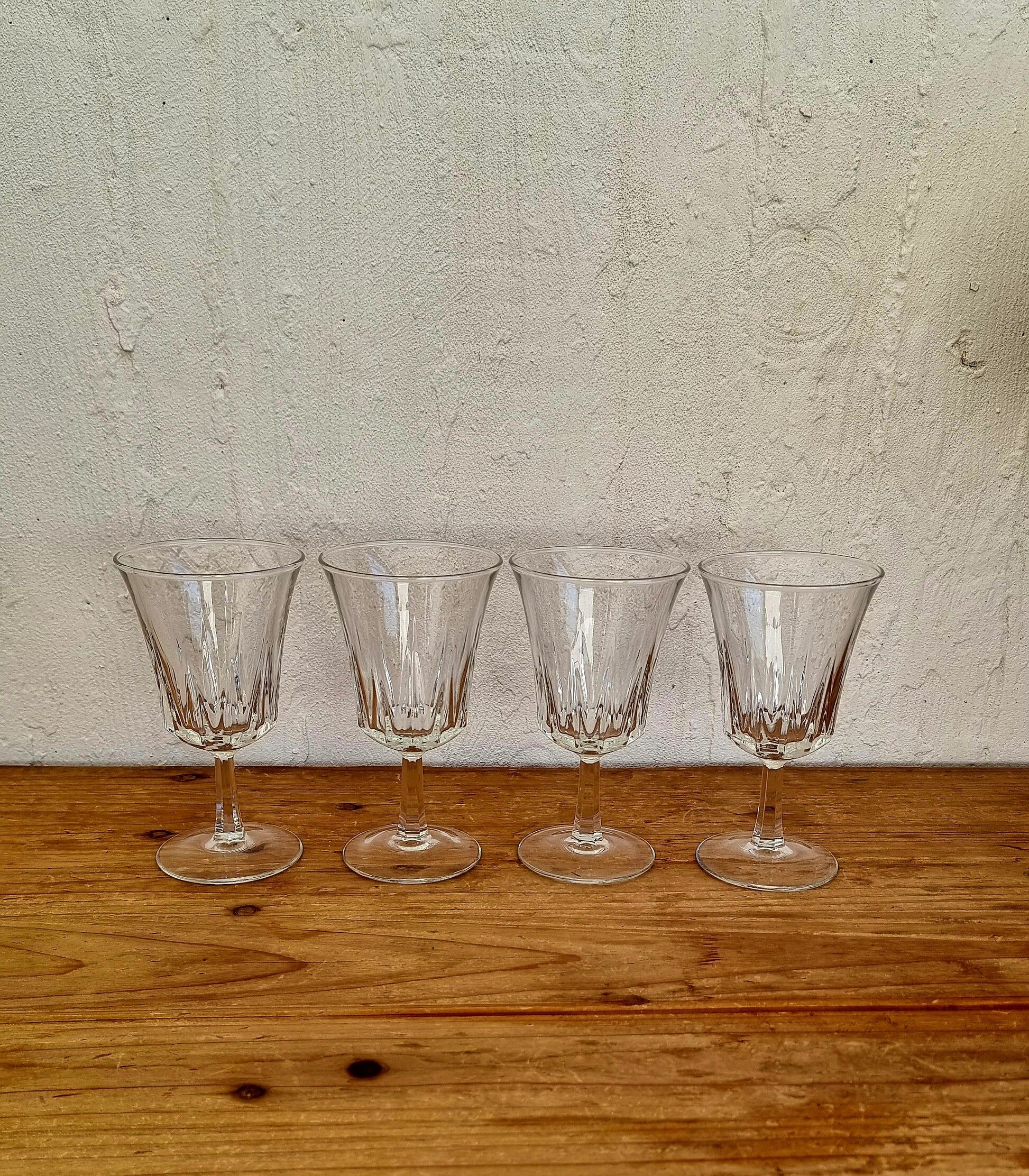 Set of 4 vintage stemmed glasses Luminarc Régence 1970s