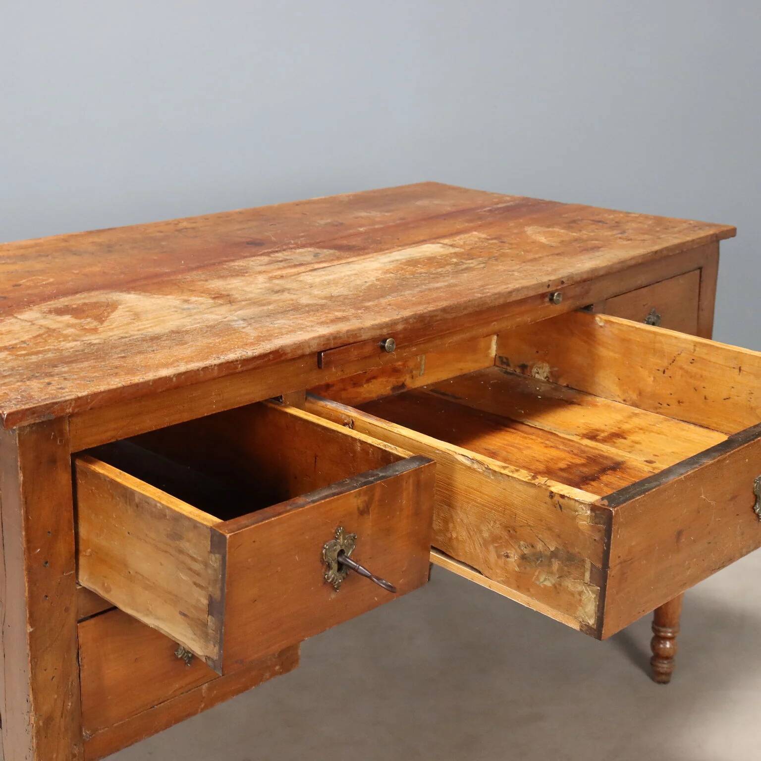Bureau ancien Louis-Philippe en cerisier XIXe siècle