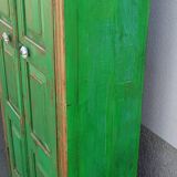 Armoire ancienne en bois vert