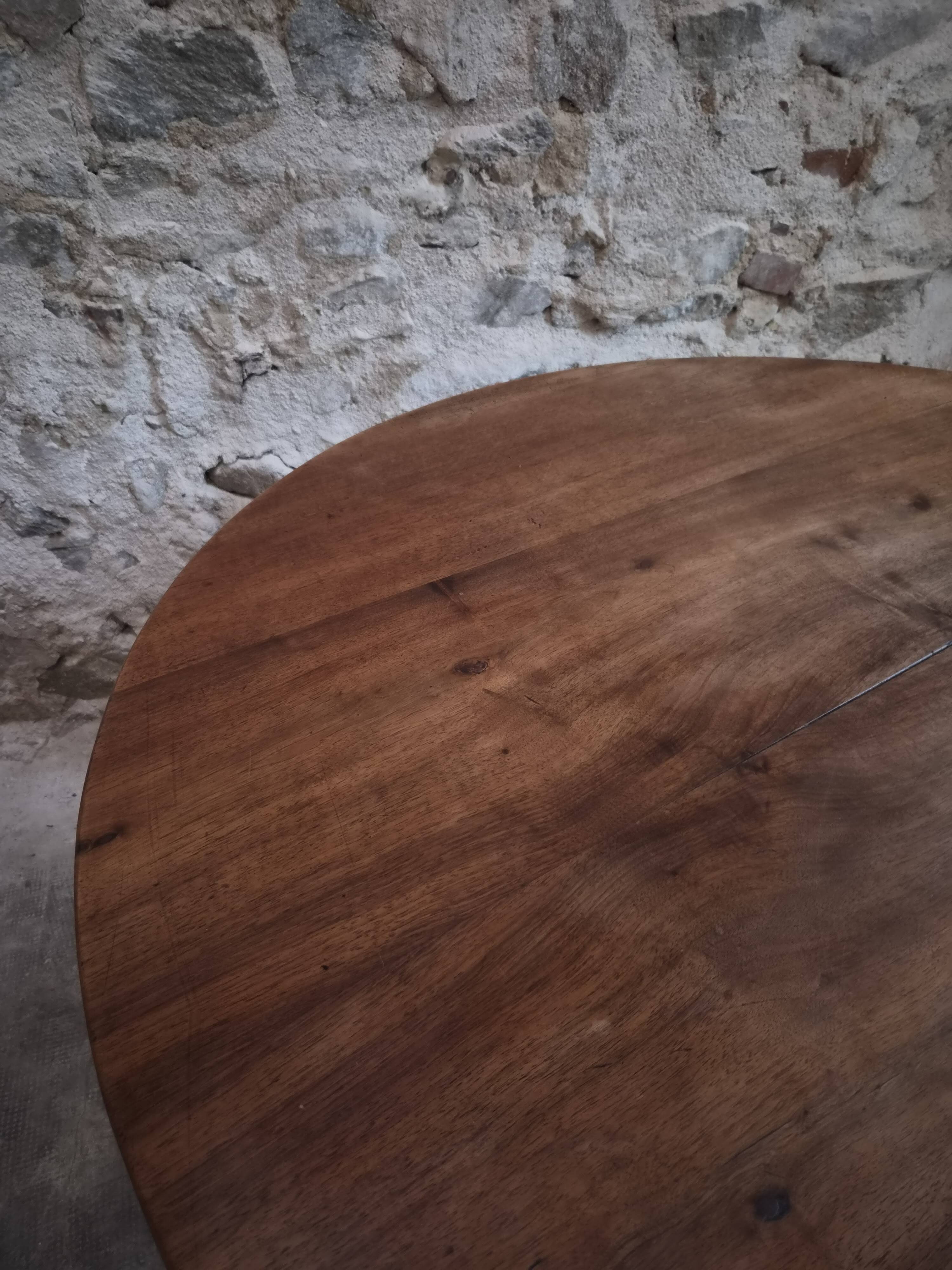 French antique round dining table in walnut, circa 1880–1900.