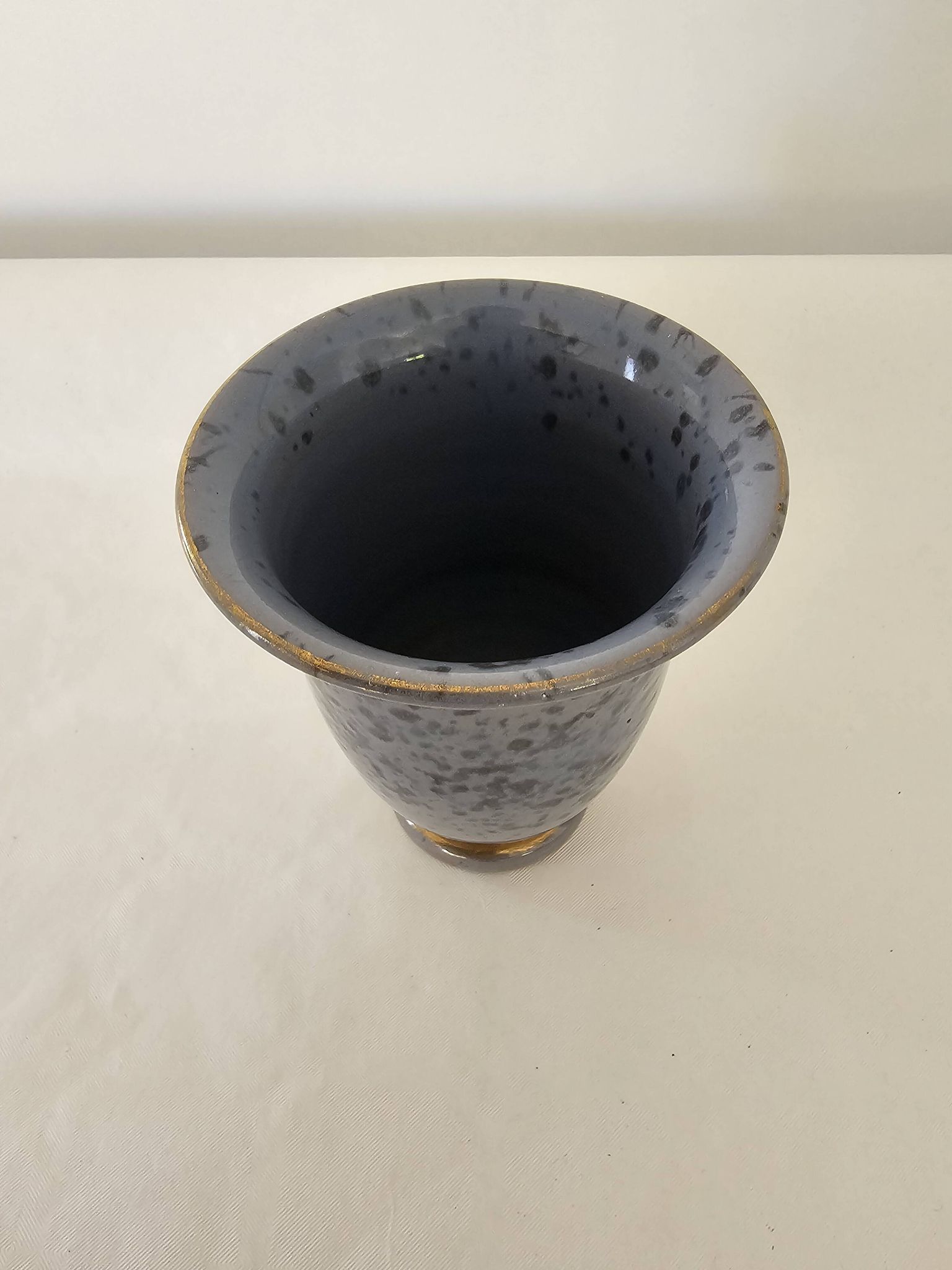 Blue ceramic vase signed (Signature to be identified) Height 12cm