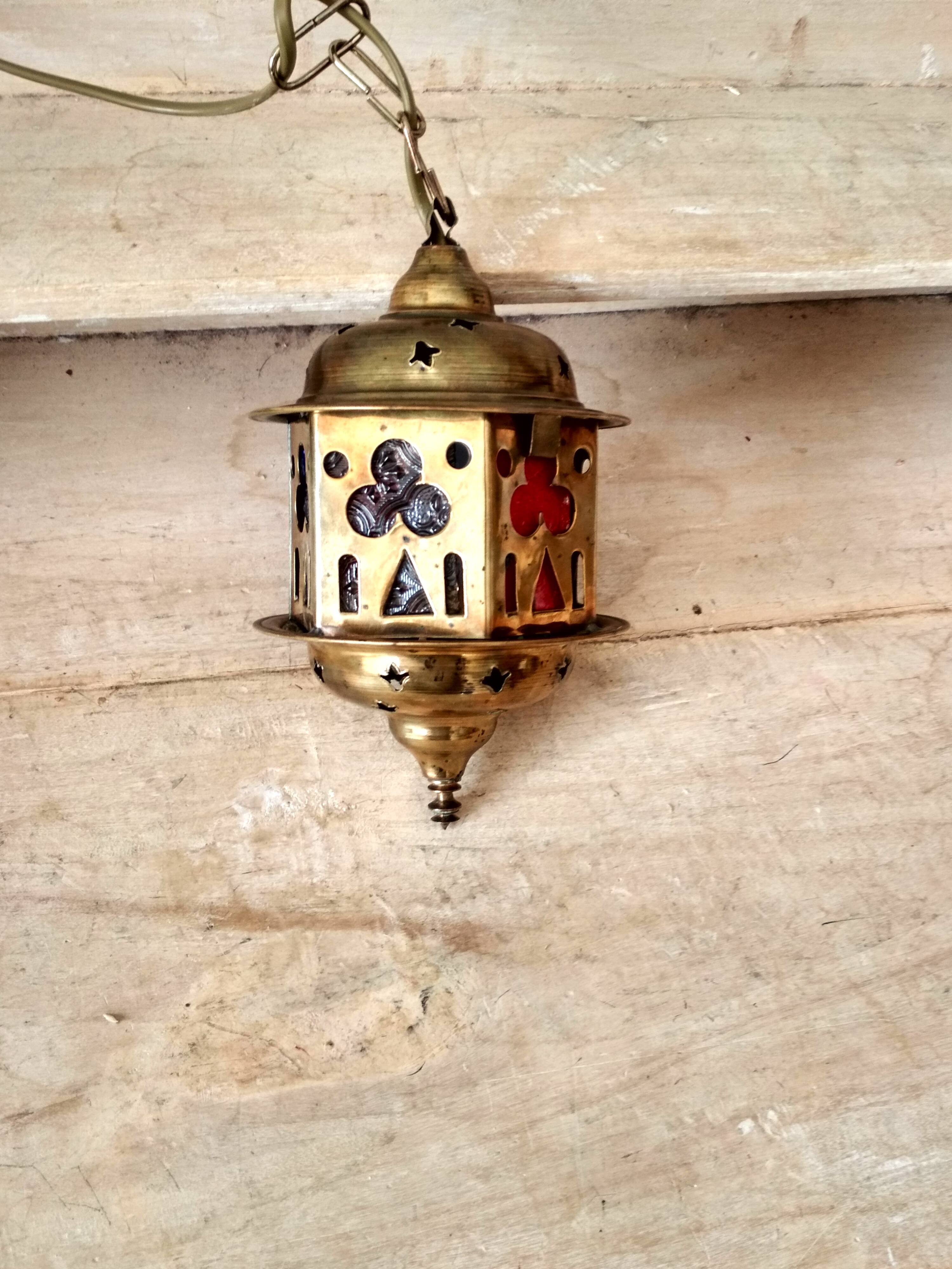 Suspension lantern in moucharabieh brass, colored windows