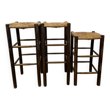 Suite de 3 tabourets paillés en bois – esprit Charlotte Perriand