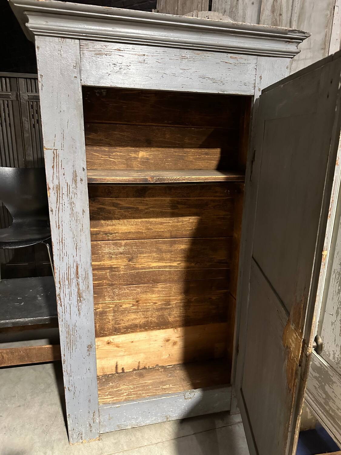 Armoire peinte c 1880