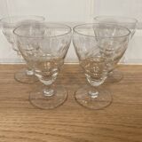 Set of 4 wine glasses on short stem