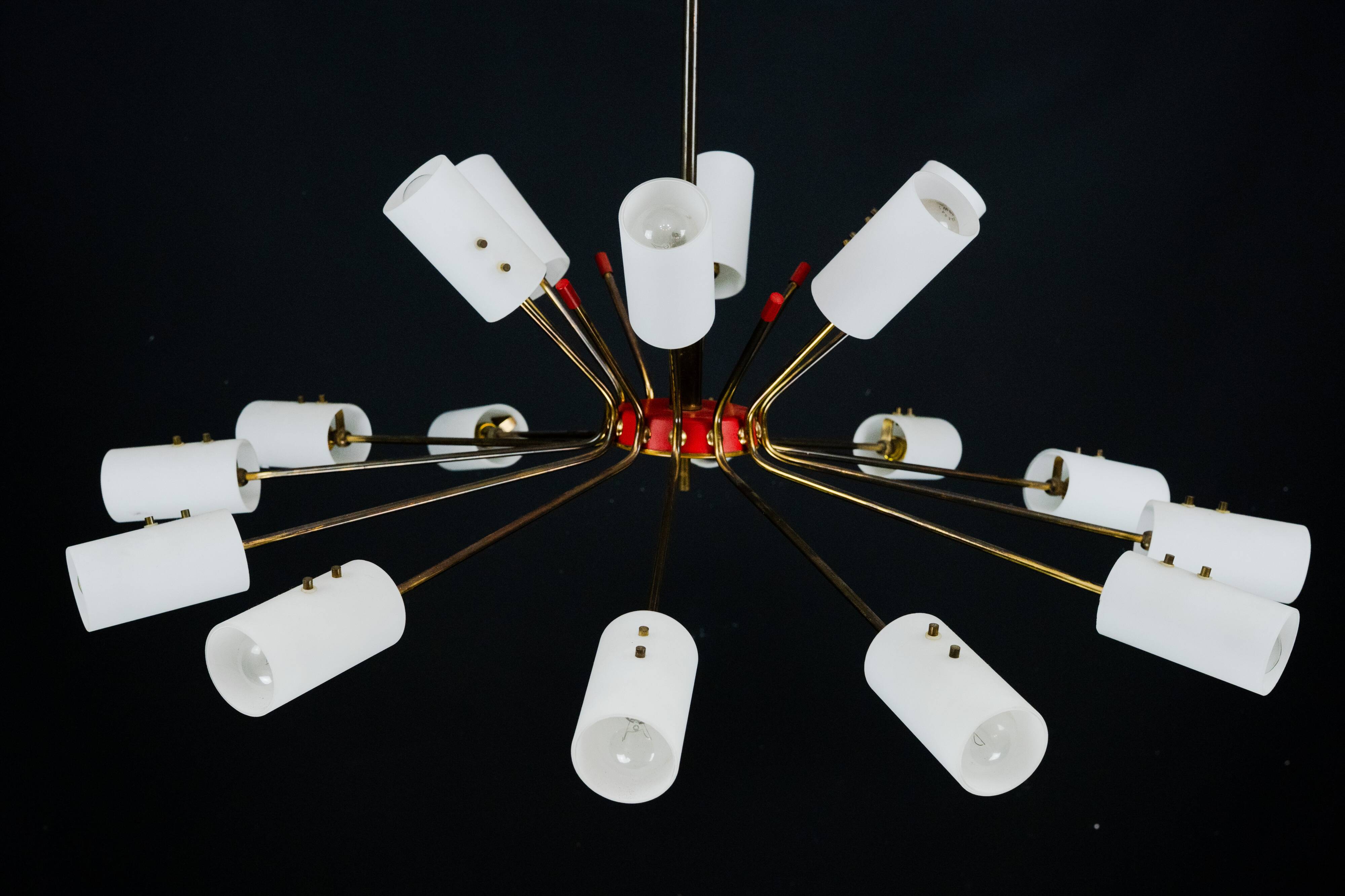 Large Mid-Century 18 arms chandelier in the manner of Arredoluce. Italy 195