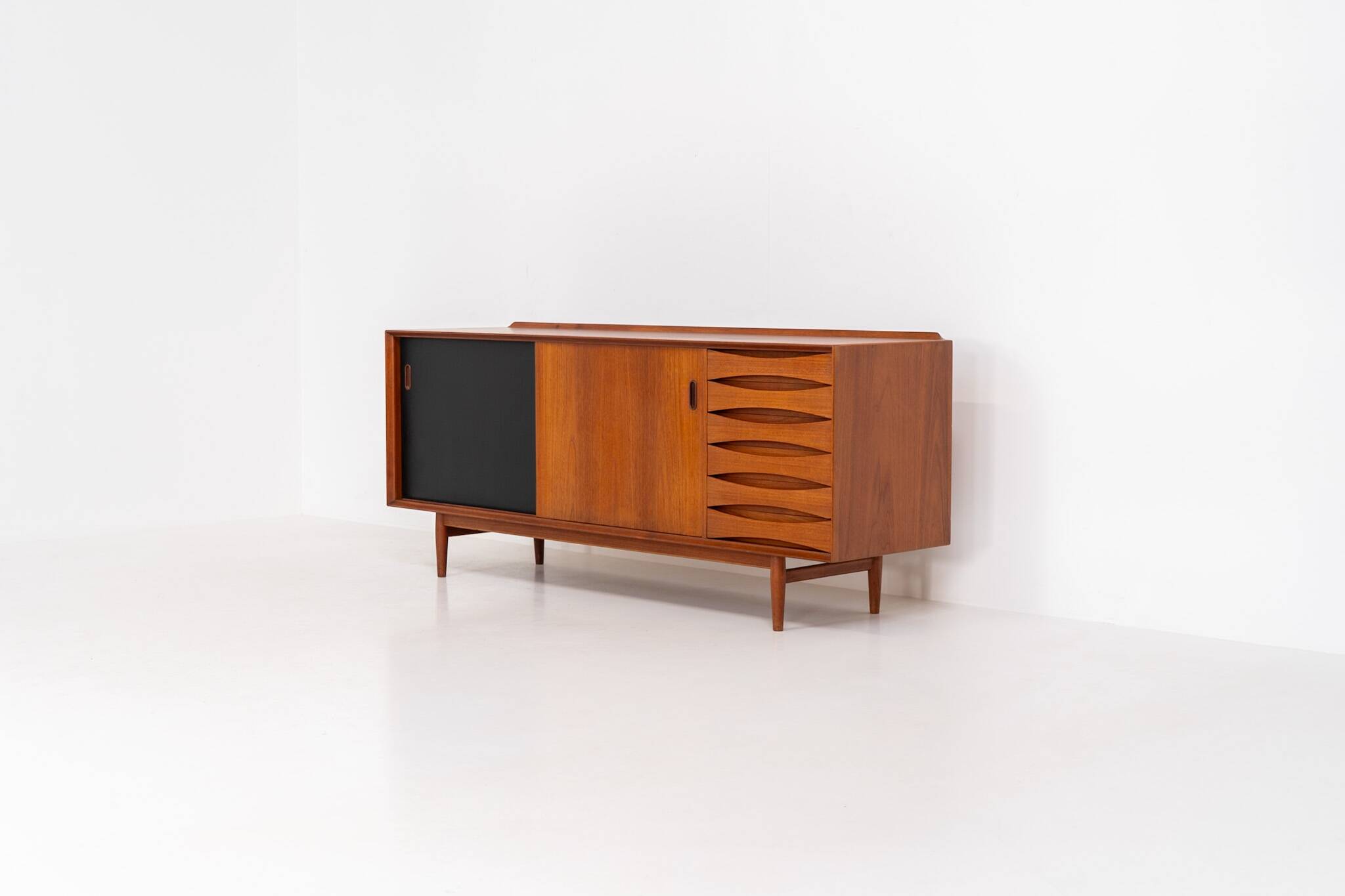 Rare “OS29” sideboard by Arne Vodder for Sibast