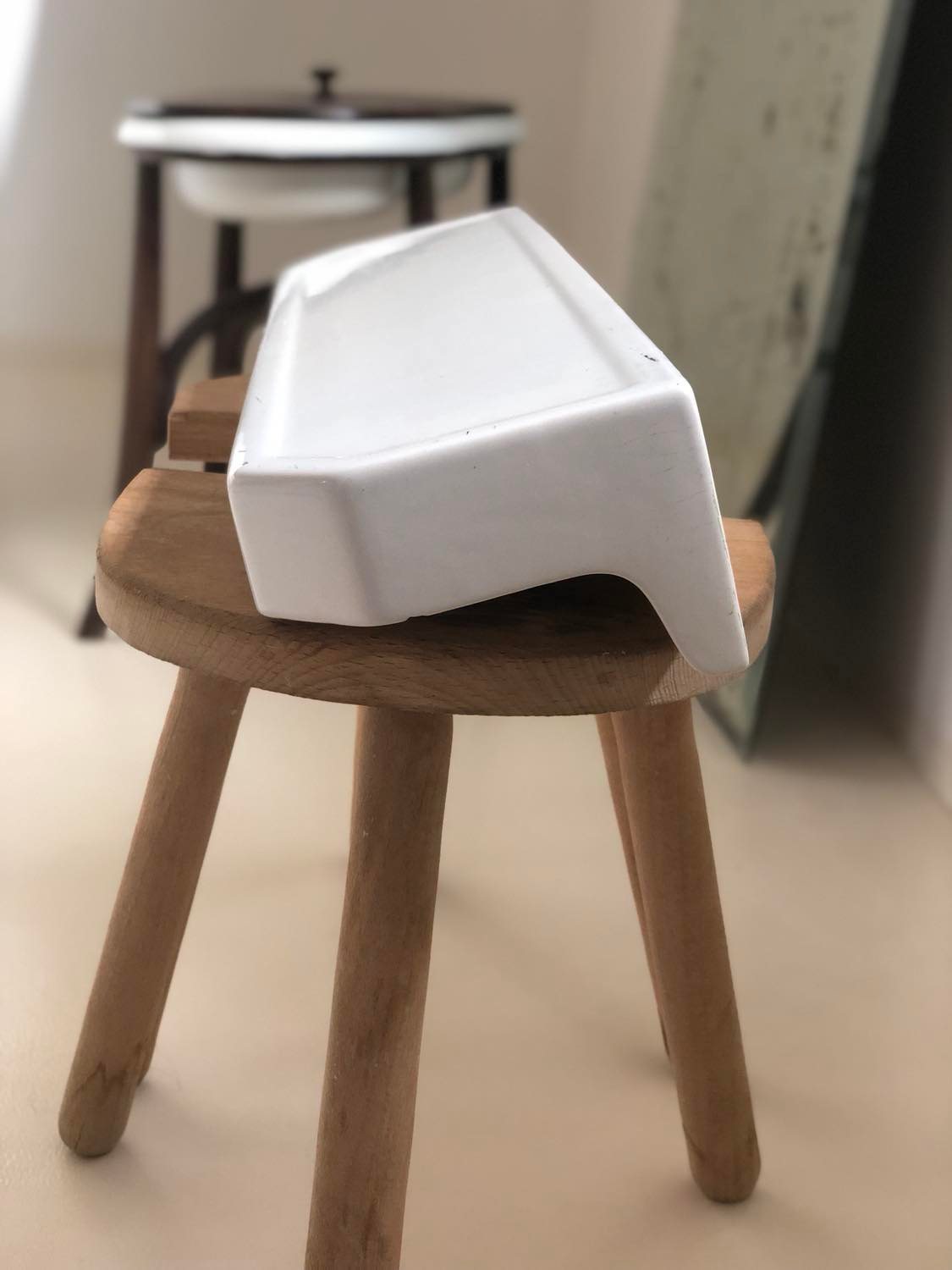 Old shelf, ceramic shelf