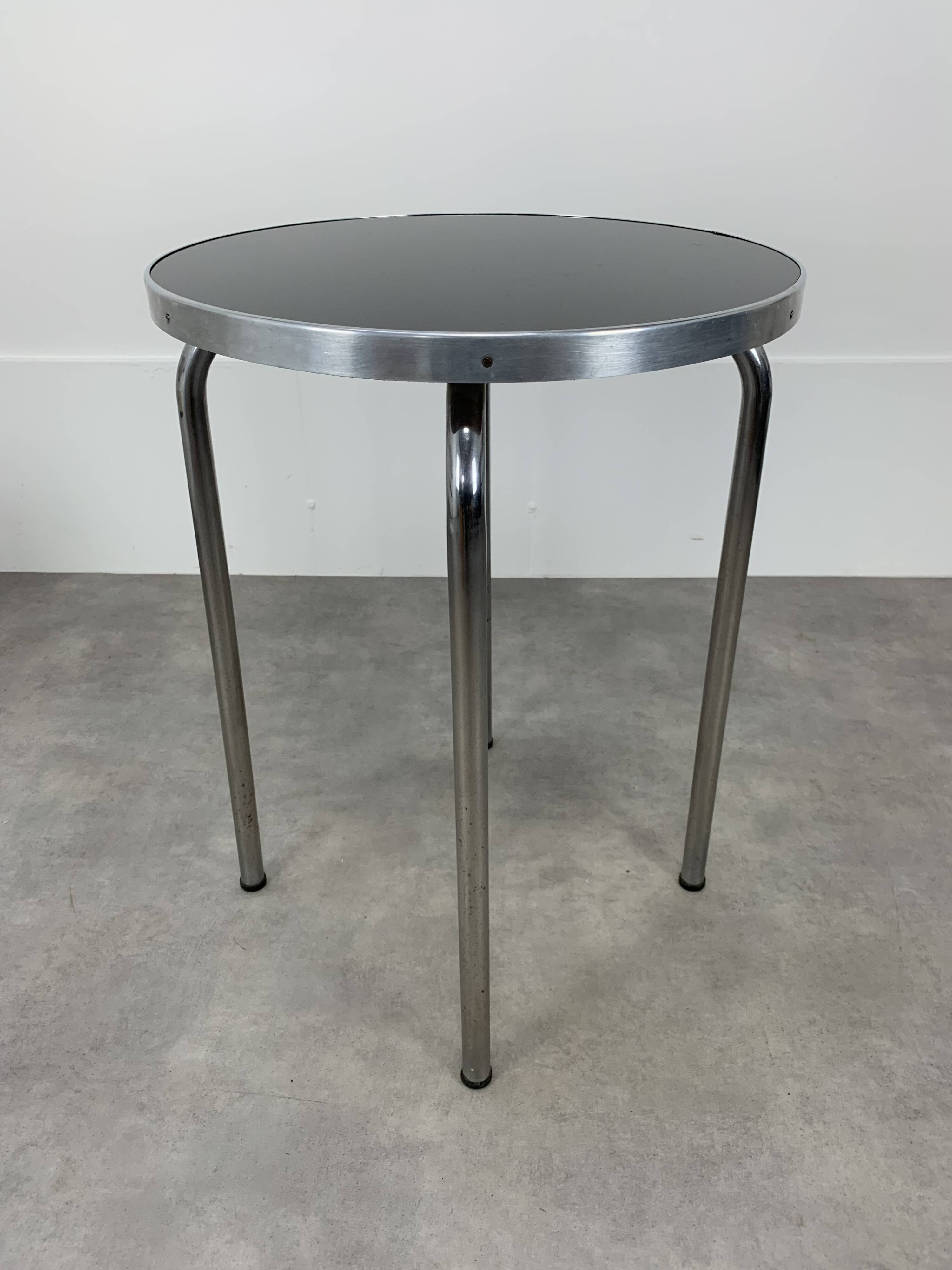 Bauhaus pedestal table, side table