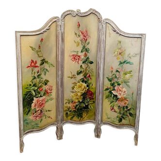 Screen has three Louis XV style panels in patinated wood XX century