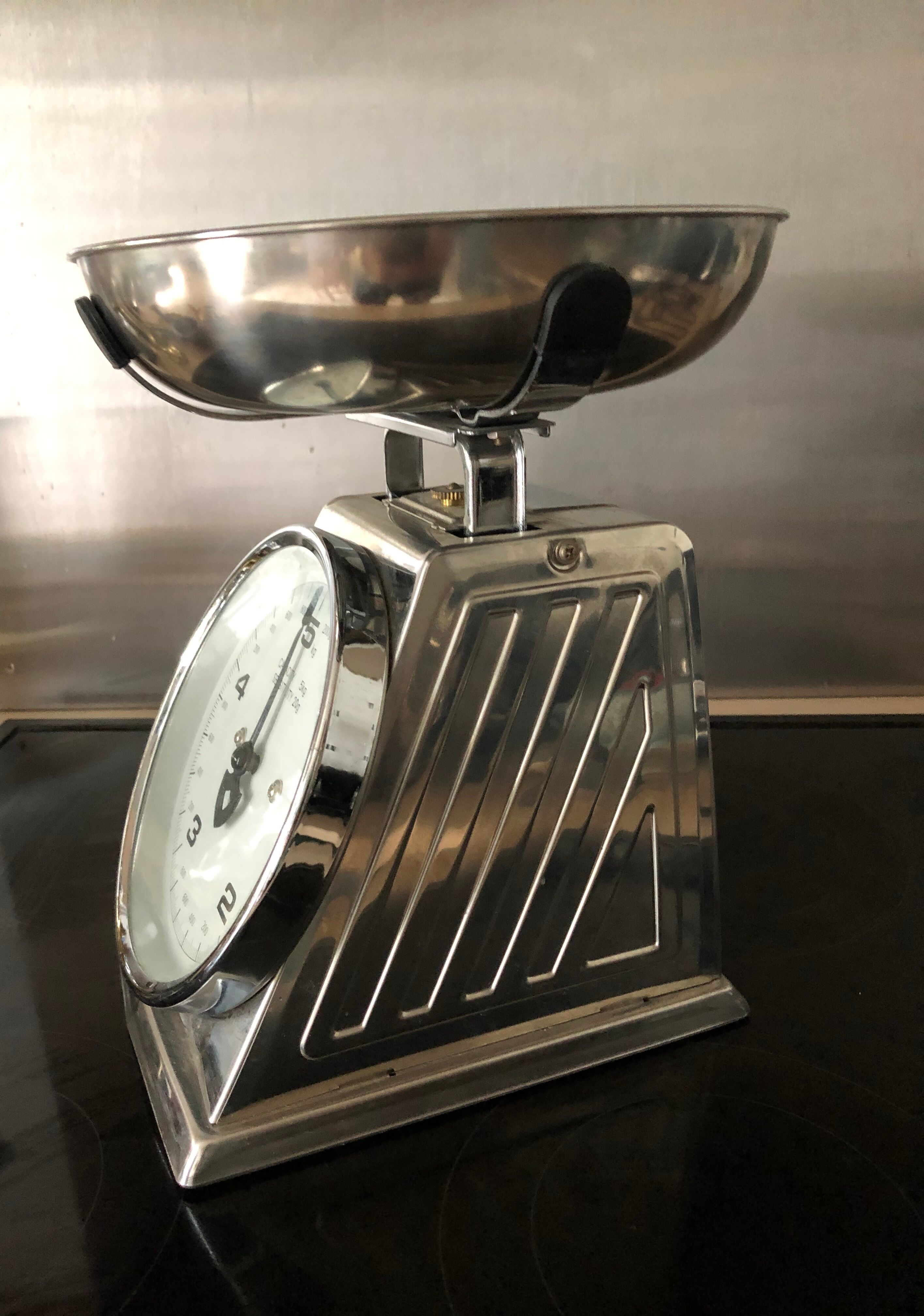 Vintage metal scale capacity 5 kg