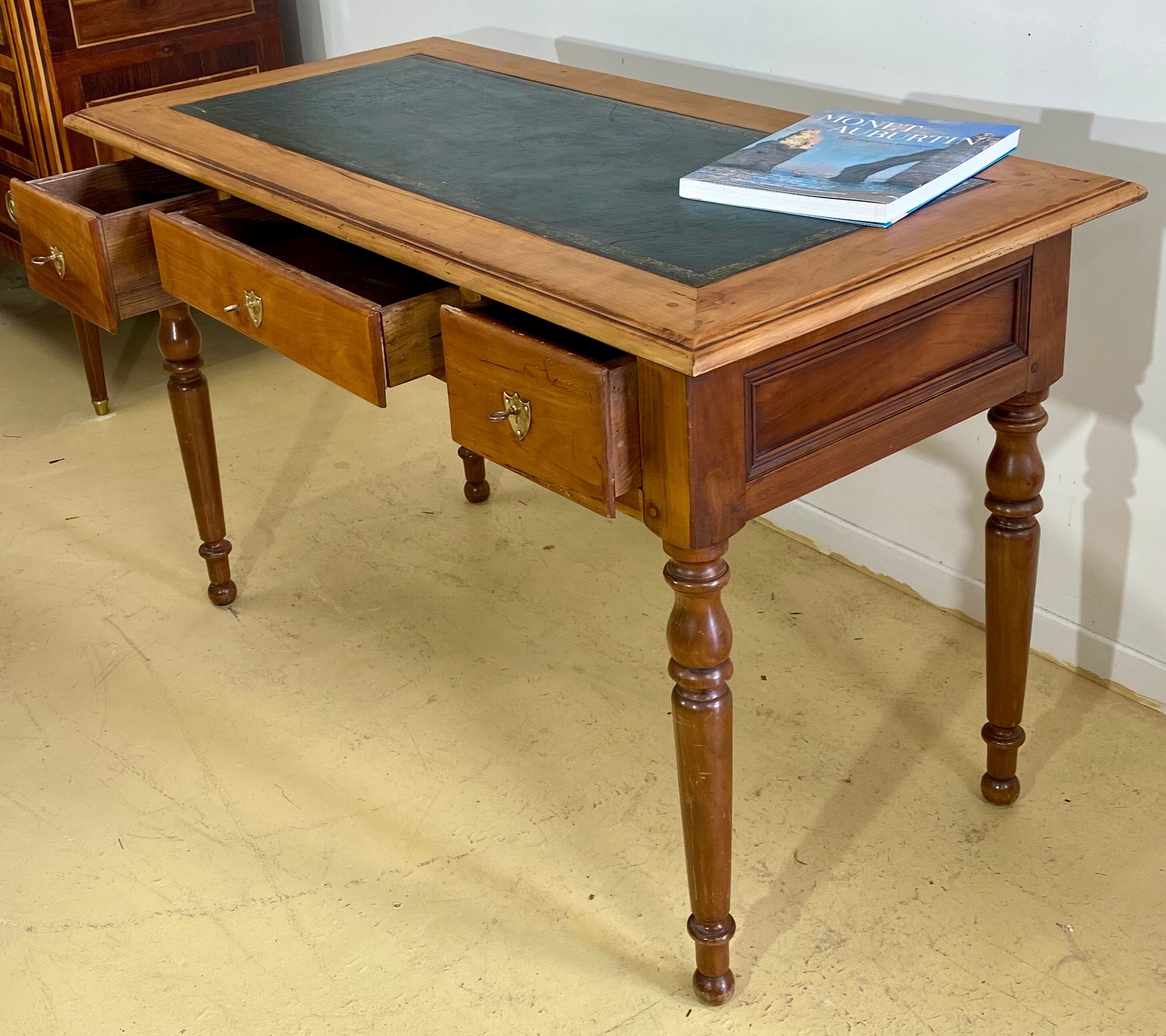 Small Office Louis Philippe