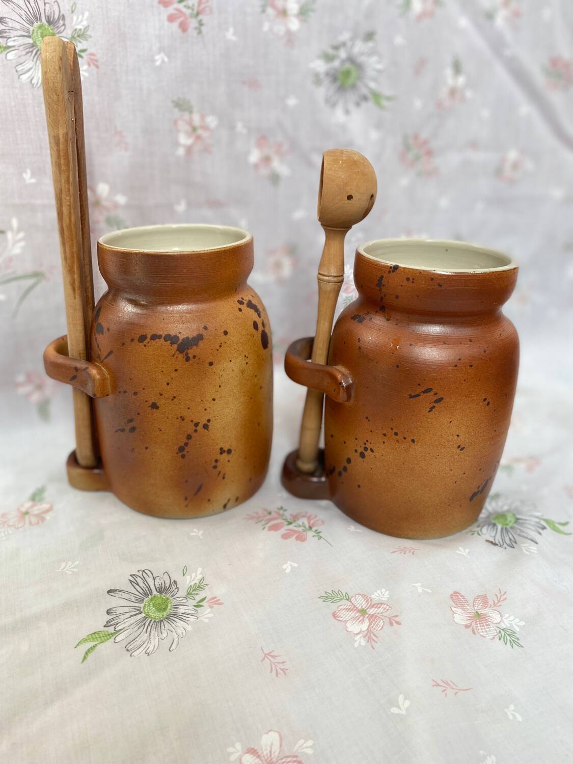 Condiment pot